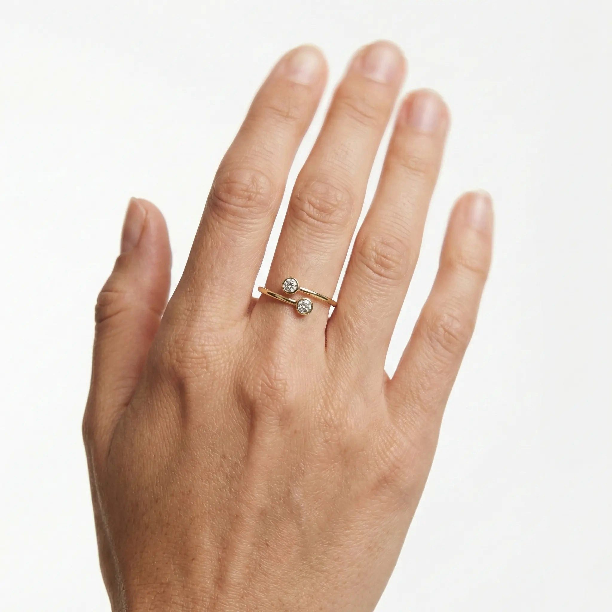 Suzan Gold Goldring 375 Echtgold Twinlight offen mit zwei Zirkonia Größe 56