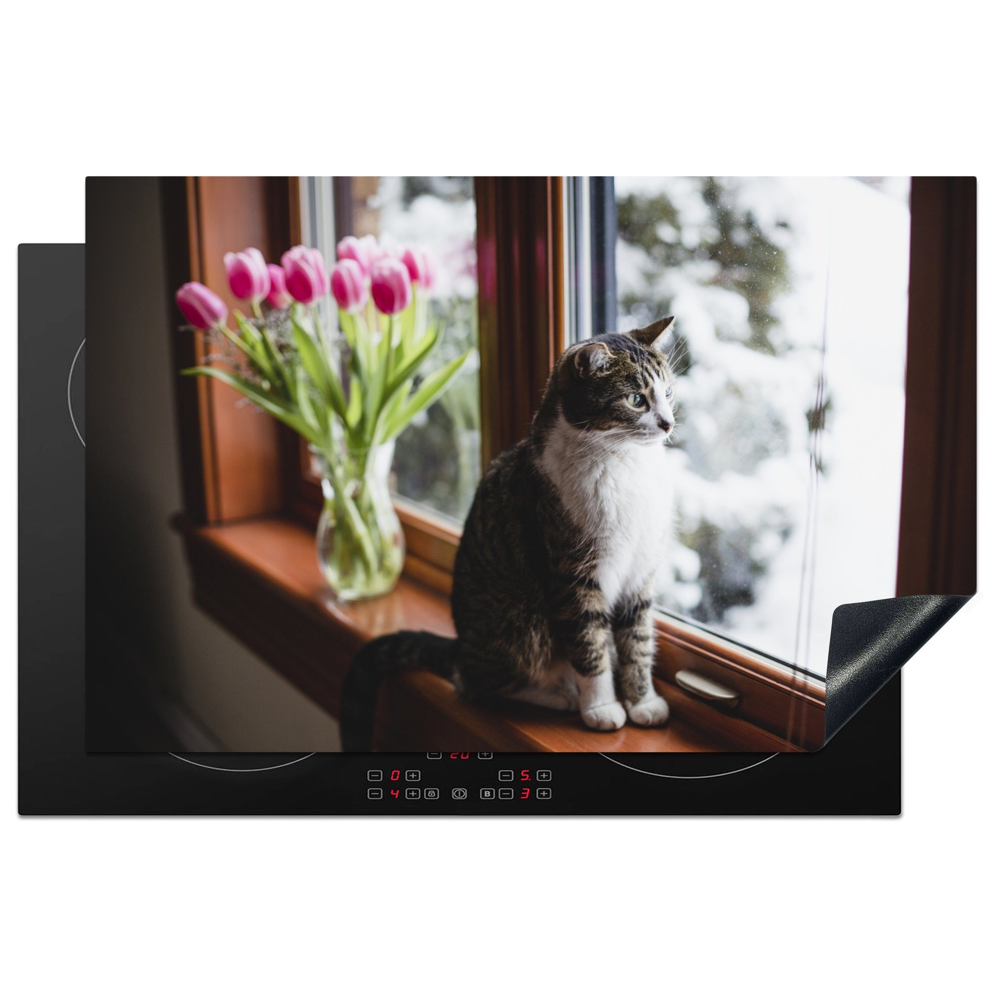 MuchoWow Herdblende-/Abdeckplatte Katze sitzt neben einer Vase mit Tulpen auf einer Fensterbank, Vinyl, (1 tlg), 81x52 cm, Induktionskochfeld Schutz für die küche, Ceranfeldabdeckung