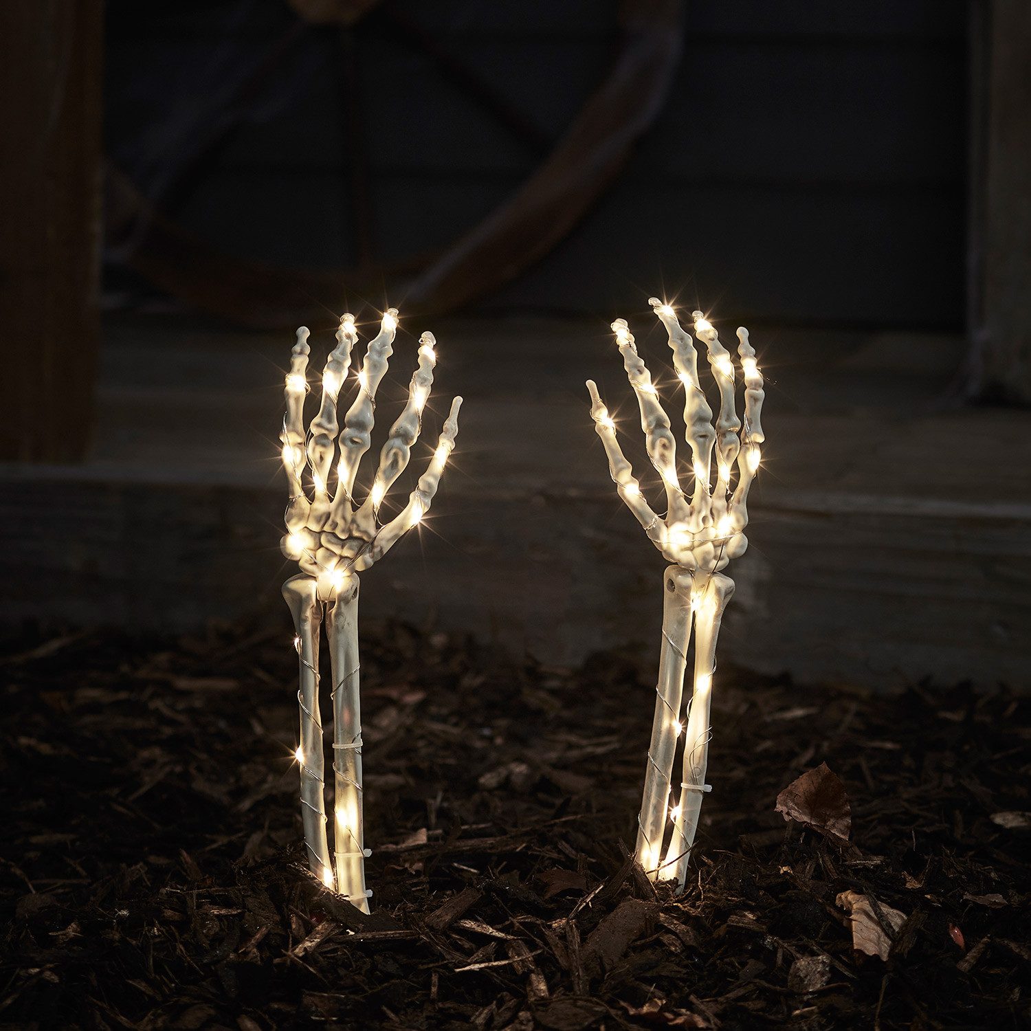 Lights4fun LED Dekolicht 2er Set Halloween Gartendeko Stableuchten Skelette