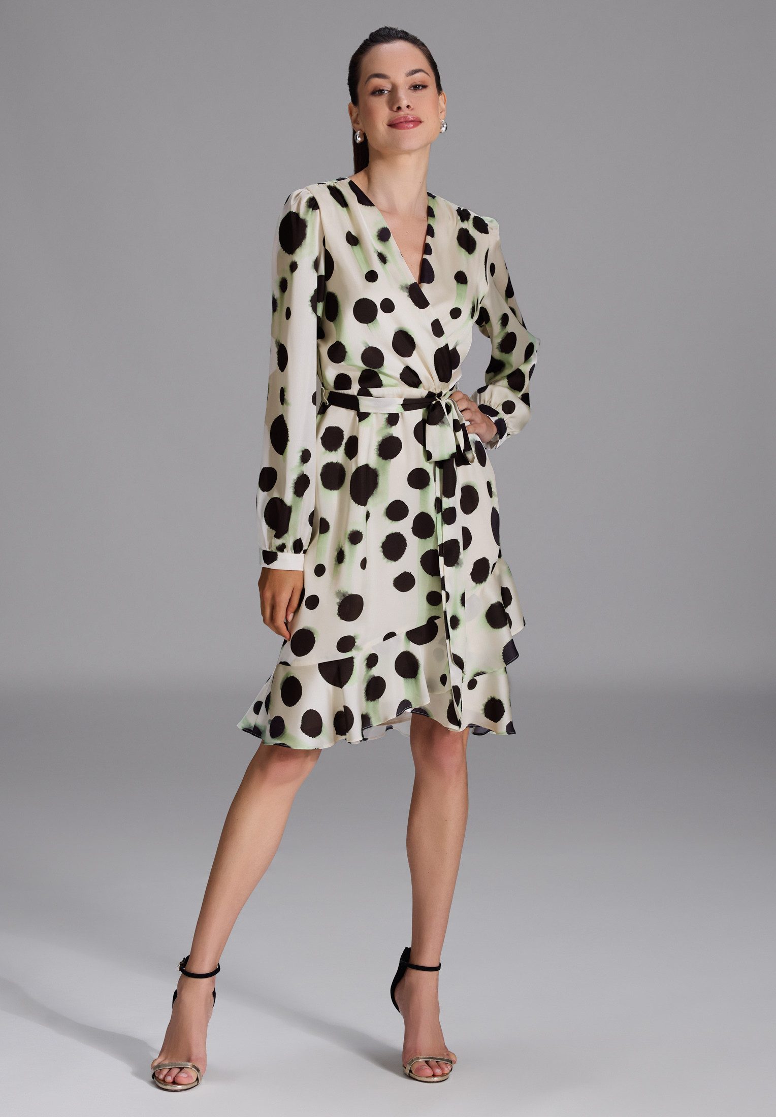 SWING Cocktailkleid Taillierter Schnitt mit ausgestelltem Rockteil günstig online kaufen