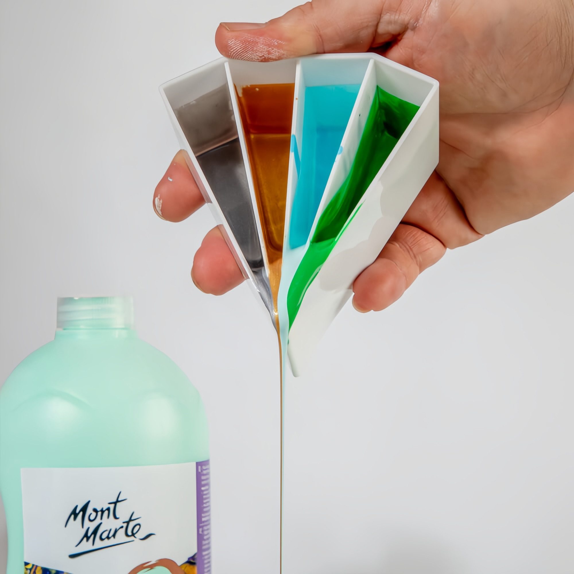 Mont Marte Malbecher PREMIUM Pouring Becher mit 4 Kammern für kreative Farbkreationen, ideal für Acryl, Harz und Flüssigkunst, leicht zu reinigen & langlebig