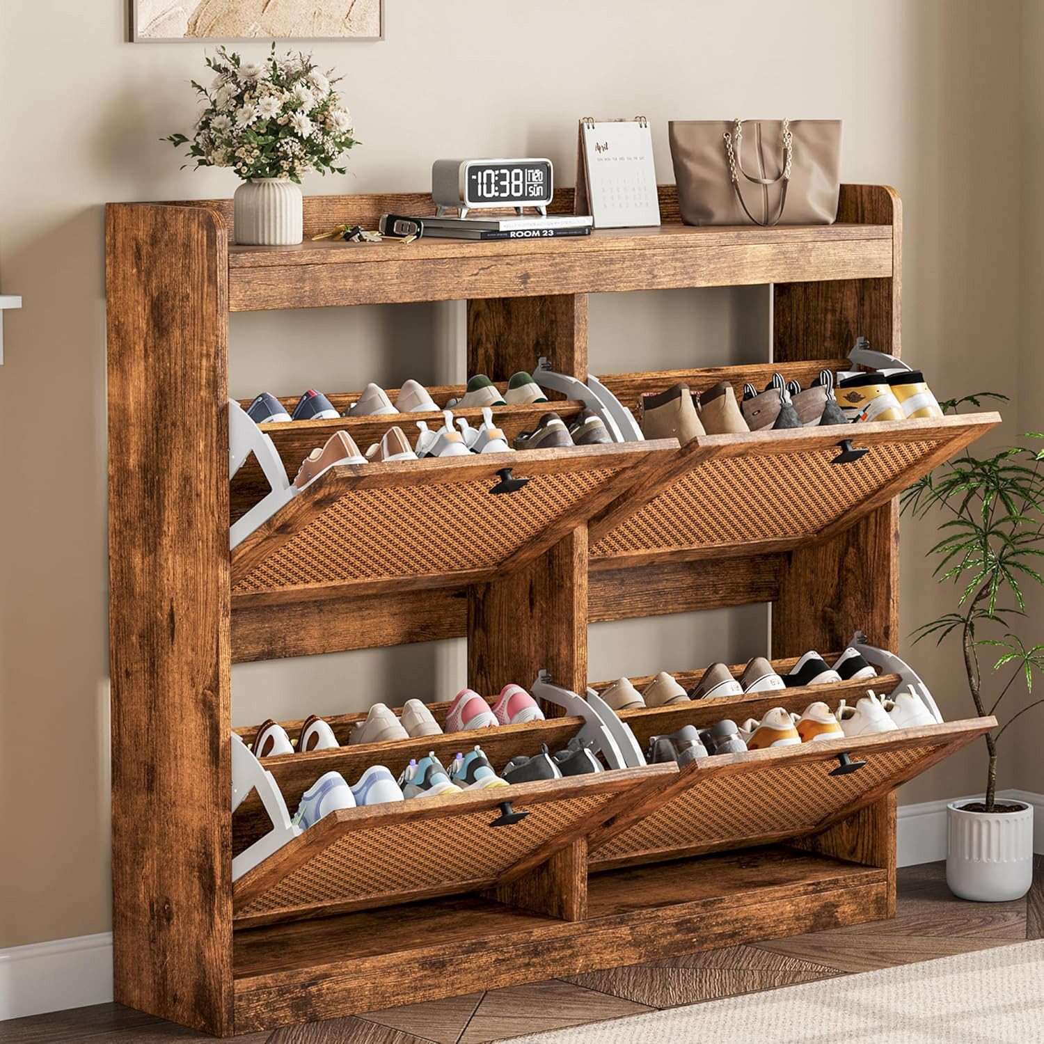 GarveeMore Schuhschrank aus Rattan mit 4 Klappschubladen für Eingangsbereich,Flur 105x23x96cm freistehender Schuhschrank aus Holz mit verstellbaren Einlegeböden