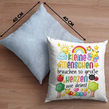 Trendation Dekokissen Trendation - Erzieherin Kissen Geschenk Danke Dankeschön Abschiedsgeschenk Beste Kindergärtnerin Spruch Kleine Menschen Brauchen Dein Herz Dekokissen mit Füllung 40x40