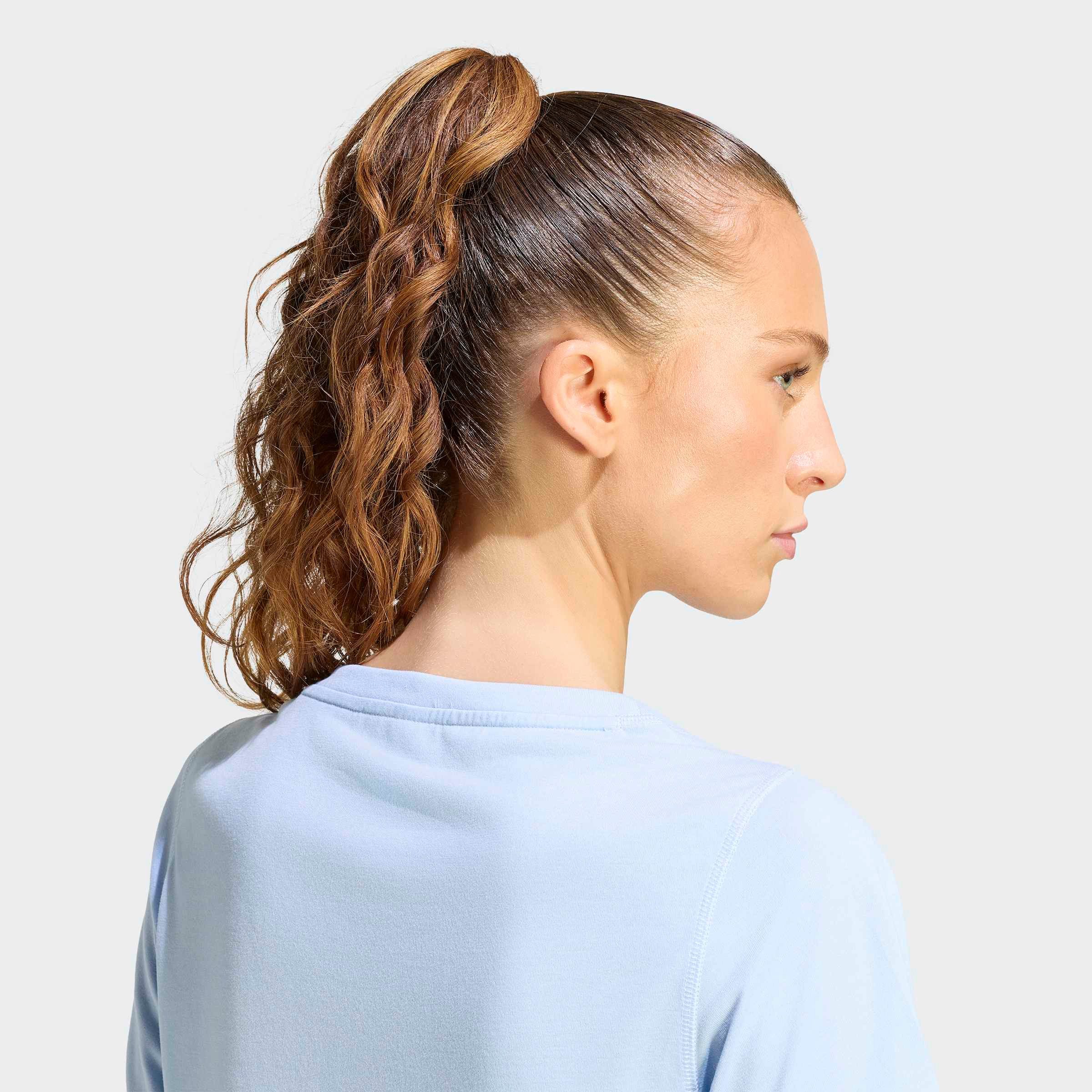 adidas Performance T-Shirt WORKOUT ESSENTIALS MIT TIEFEM AUSSCHNITT für sportliche Looks im Alltag und beim Training, ohne Verschluss