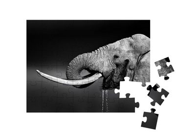 puzzleYOU Puzzle Elefantenbulle beim Wassertrinken, schwarz-weiß, 48 Puzzleteile, puzzleYOU-Kollektionen Tiere, Elefanten, Tiere in Savanne & Wüste