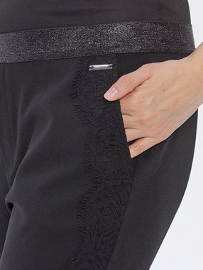 Sarah Kern Jogger Pants Sweathose koerpernah mit Glitzerbund