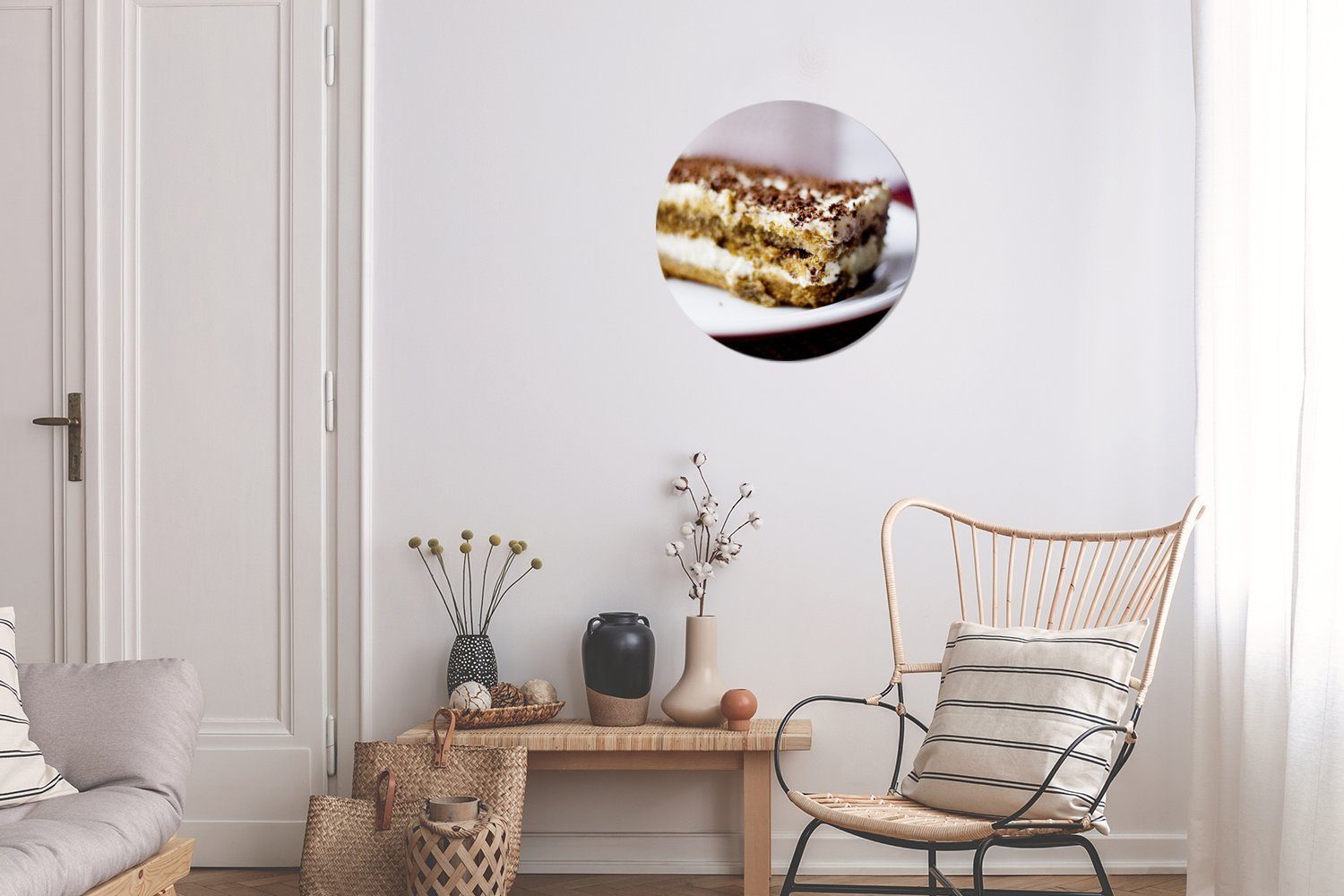 Wandsticker eines Stücks Teller (1 Nahaufnahme für liegt St), Wohnzimmer Tiramisu-Kuchen, auf Tapetenkreis Kinderzimmer, MuchoWow einem Tapetenaufkleber, Rund, das