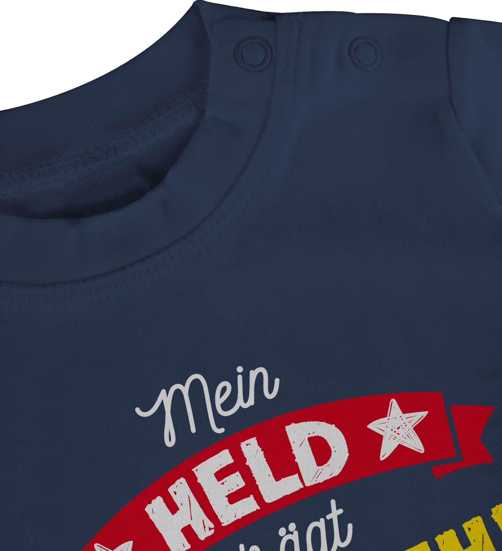 Feuerwehrstiefel Mein Blau Baby Held 1 Navy Vatertag Geschenk trägt T-Shirt Shirtracer