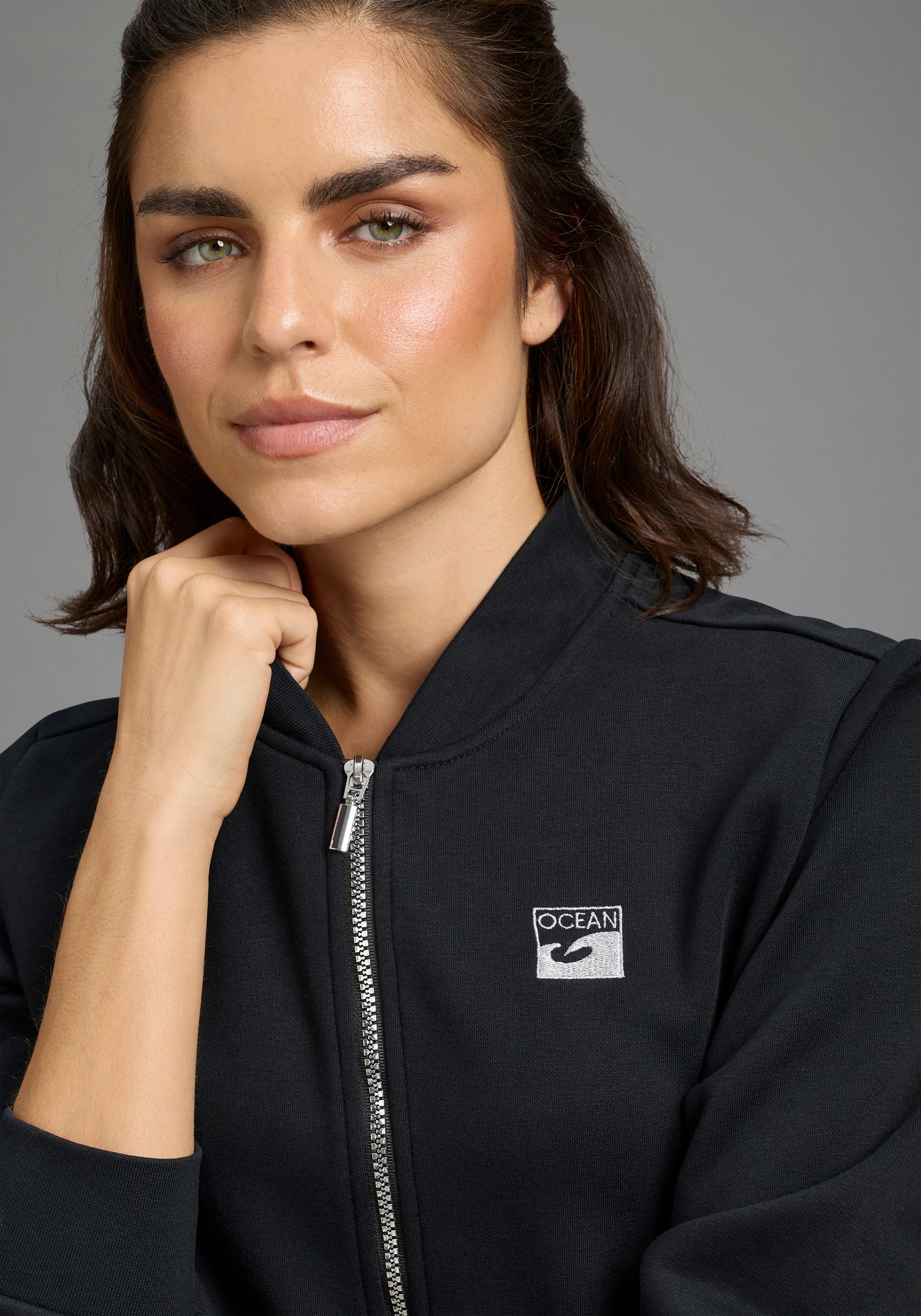 Laura Scott Sweatjacke (1-tlg) in Blousonform aus kuscheliger Sweatware, glänzendem Reißverschluss – Bild 3 von 5