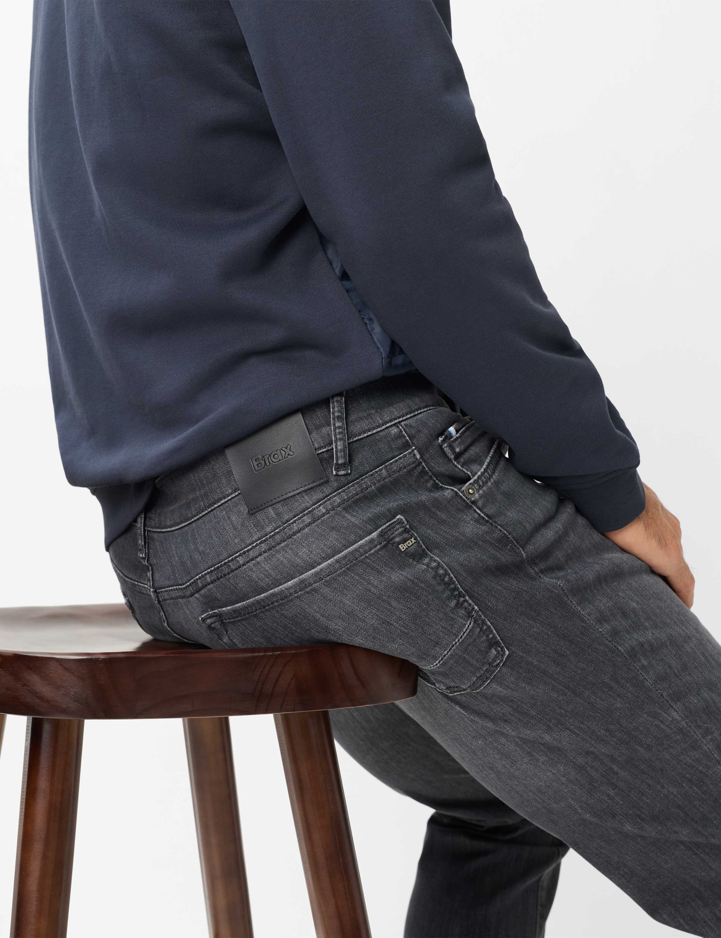 Brax 5-Pocket-Jeans Style CHUCK Hi-FLEX: Five-Pocket-Jeans im Modern Fit – Bild 3 von 5