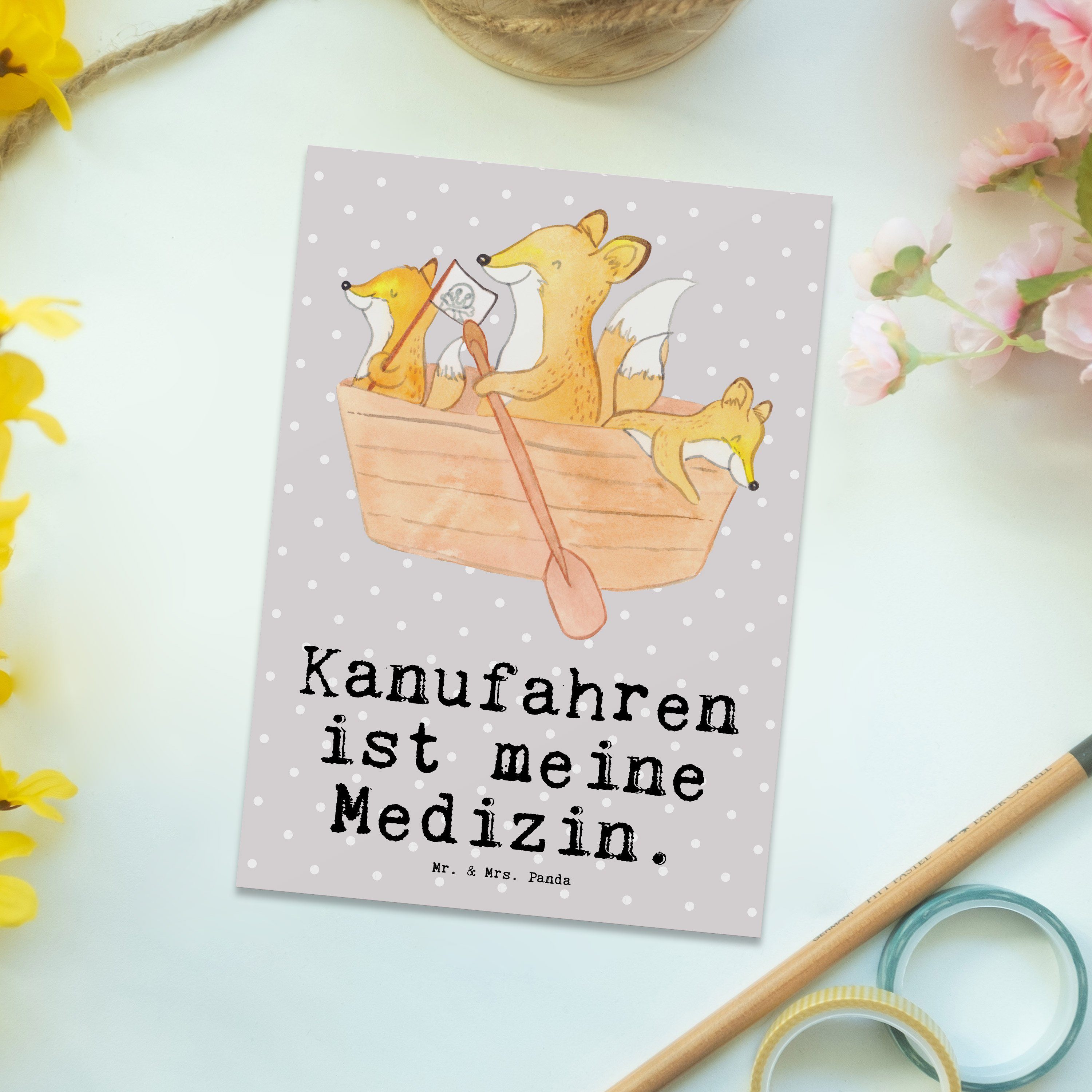 Mr. & Mrs. Panda Postkarte Bär Kanufahren Medizin - Grau Pastell - Geschenk, Kanu Schule, Gesche