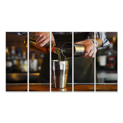 islandburner Leinwandbild Barkeeper gießt Likör aus Flasche in Shaker auf Wandbild Cocktailbar o