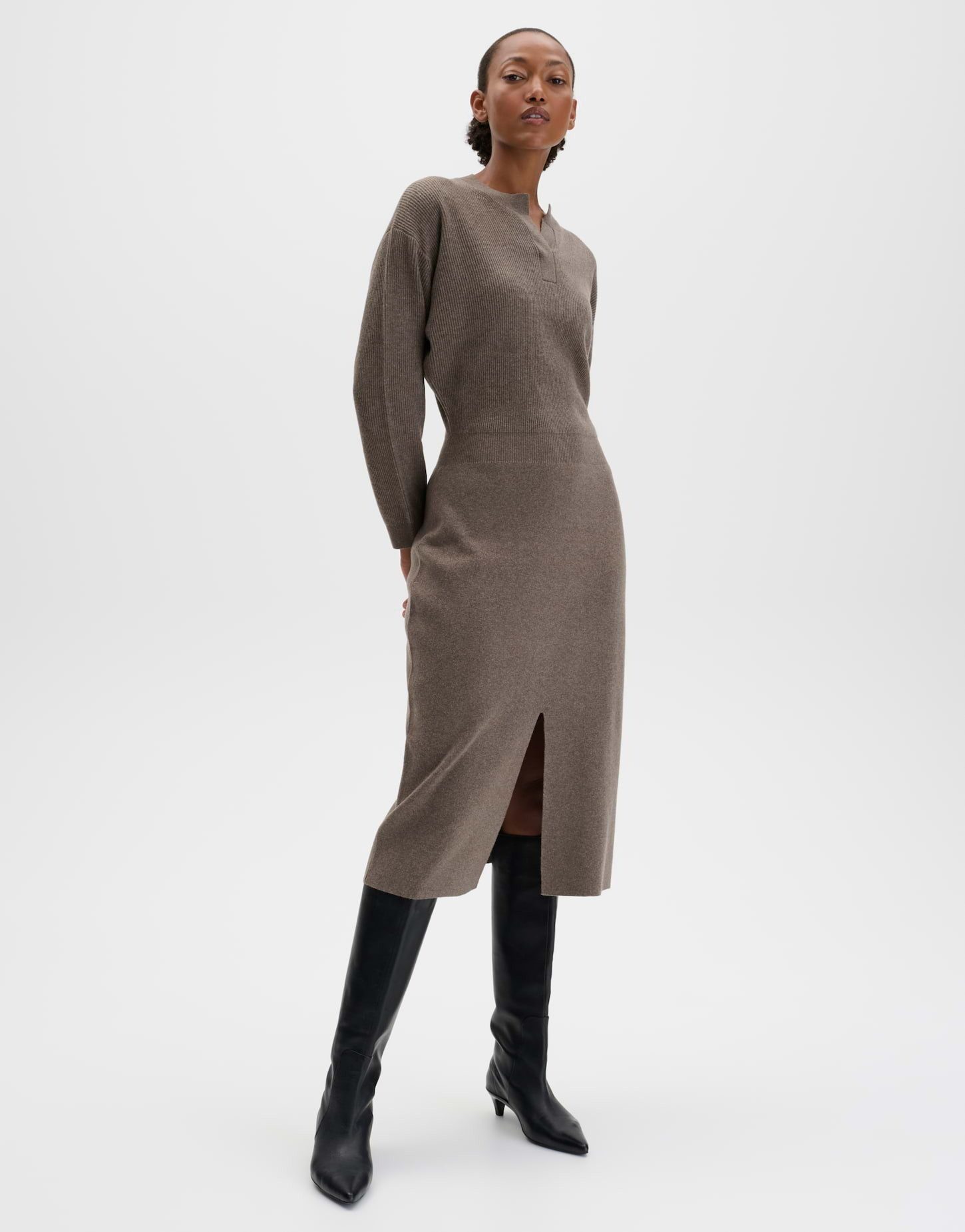 someday Strickkleid Quinnie aus weichem Woll Mix Taillierte Midi-Silhouette mit feiner Rippstruktur und Frontschlitz