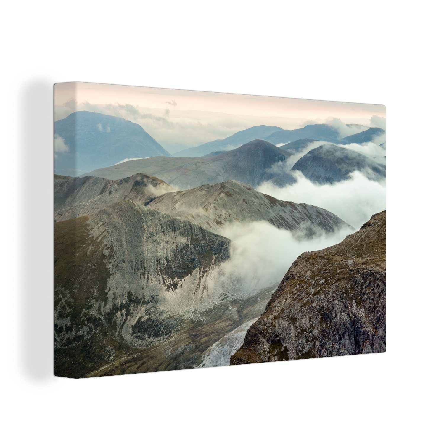 OneMillionCanvasses® Leinwandbild Wolkendecke 30x20 Leinwandbilder, Aufhängefertig, St), Weg Ben (1 dem auf cm Wandbild Schottland, in zum Nevis Wanddeko