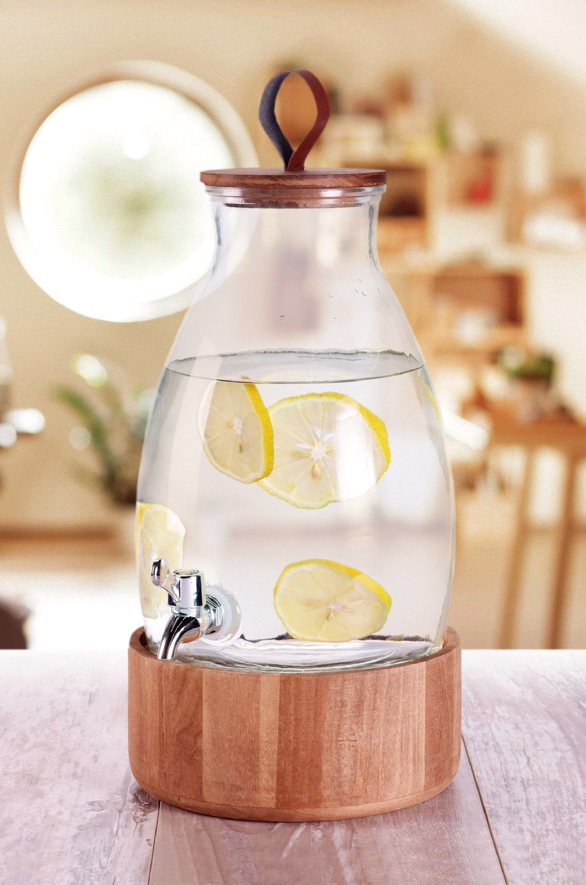 Spetebo Wasserkaraffe Getränkespender aus Glas mit Holz Ständer - 5,5 L, (Packung, 1 tlg), Wasserspender mit Zapfhahn