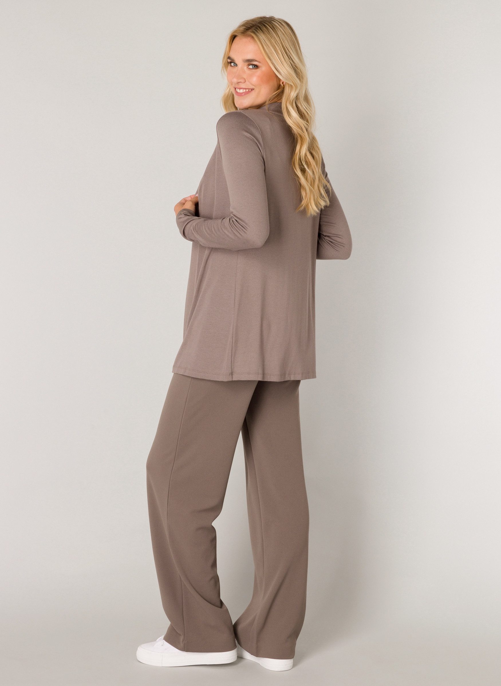 Base Level Strickjacke Yayla In elastischem Feinstrick