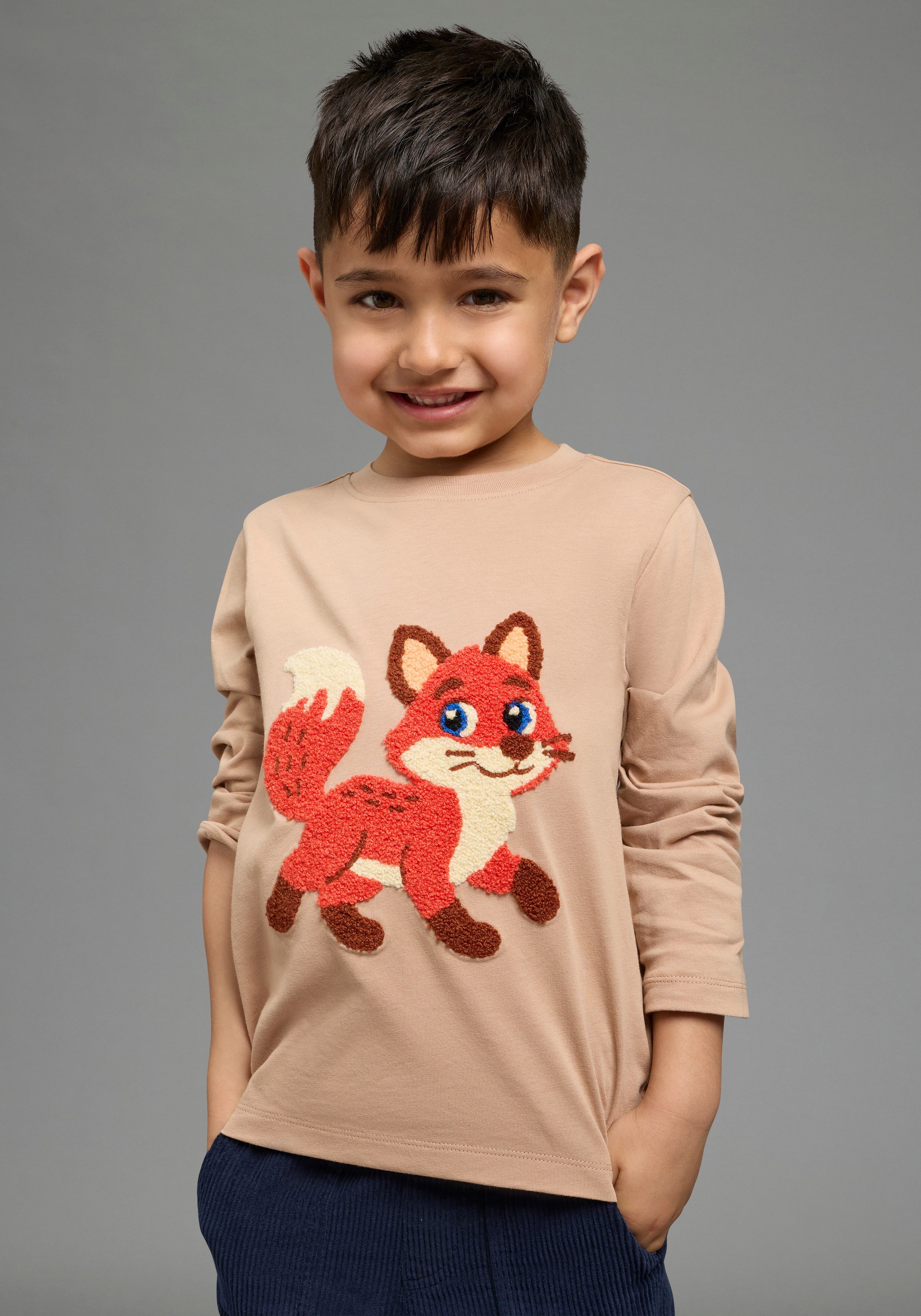 KIDSWORLD Langarmshirt Shirt mit großer Fuchs Frottee-Applikation Shirt mit Fuchs-Applikation, hüftlange Basic-Passform, Langarm-Design