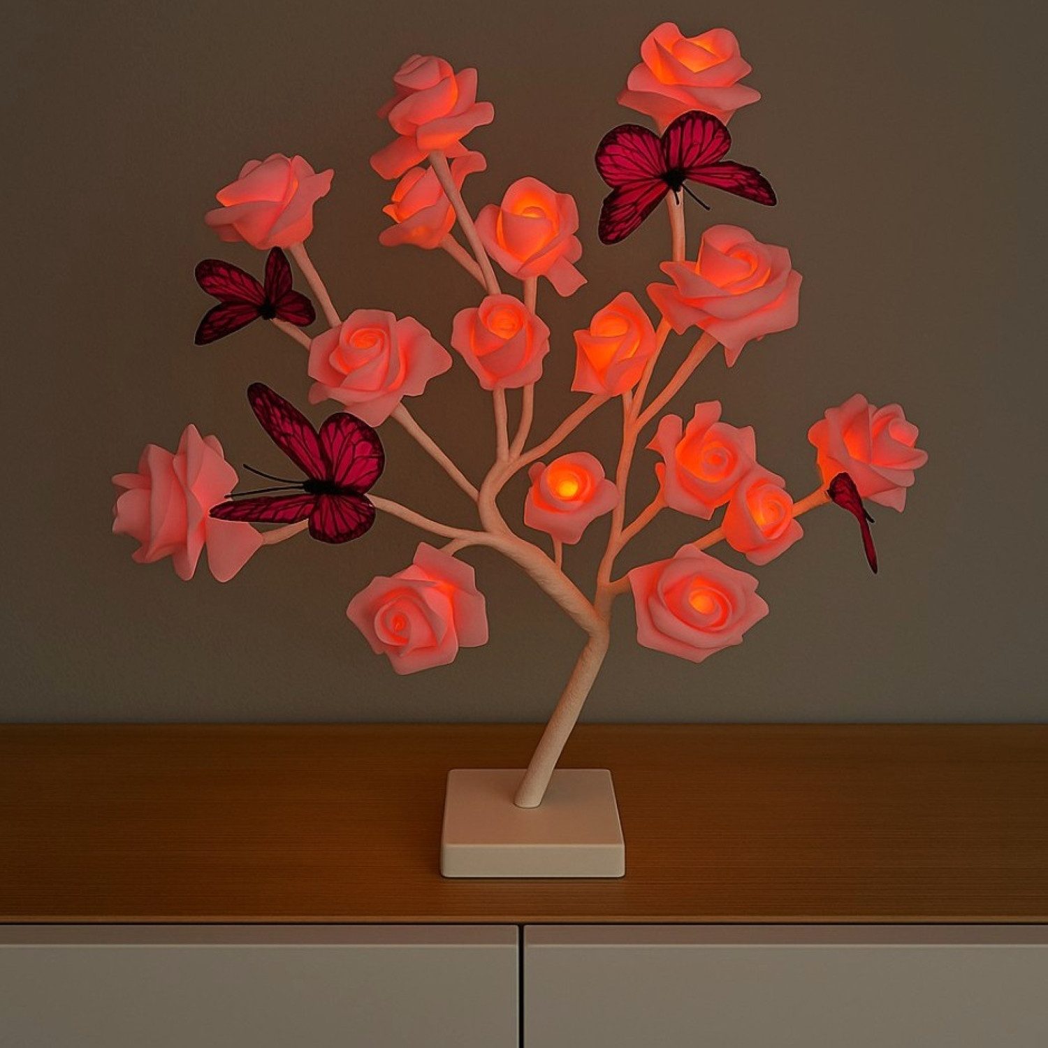 Online-Fuchs LED Baum künstliche Rosen mit LED-Blüten - Lichterbaum, Blumen, Stimmungslicht, 20 beleuchtete Rosenblüten, Warmweiß, mit Schmetterlingen verziert - 6-Stunden Timer