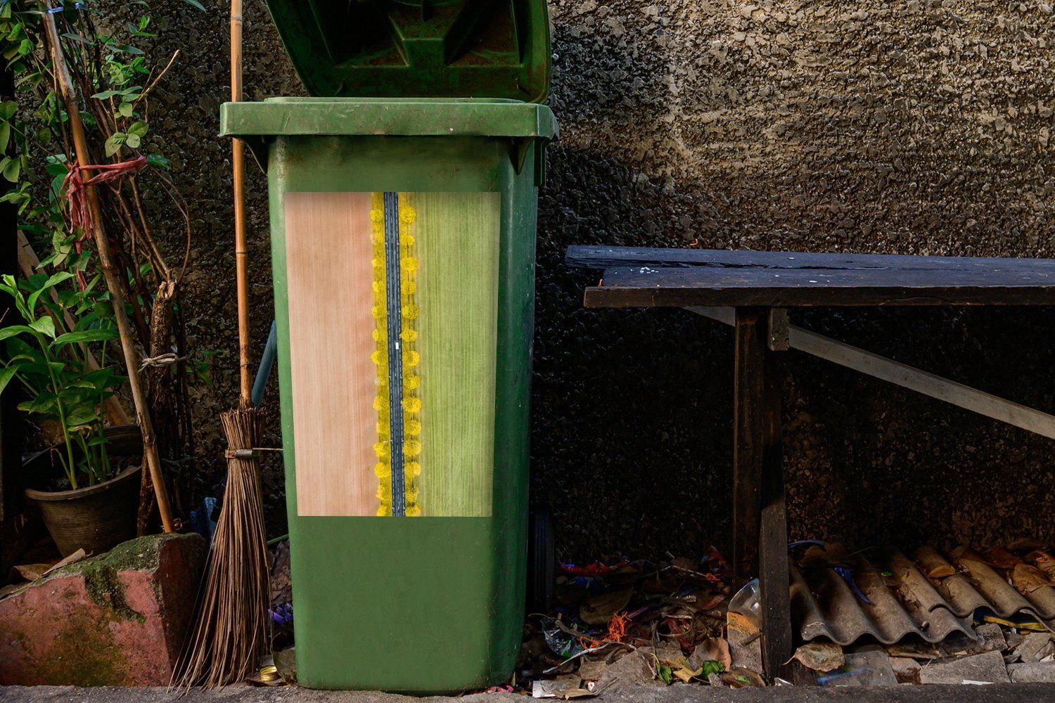 eine auf Mülltonne, Wandsticker Blick der aus Vogelperspektive Container, Abfalbehälter Herbstlicher Sticker, St), französische (1 MuchoWow Mülleimer-aufkleber,
