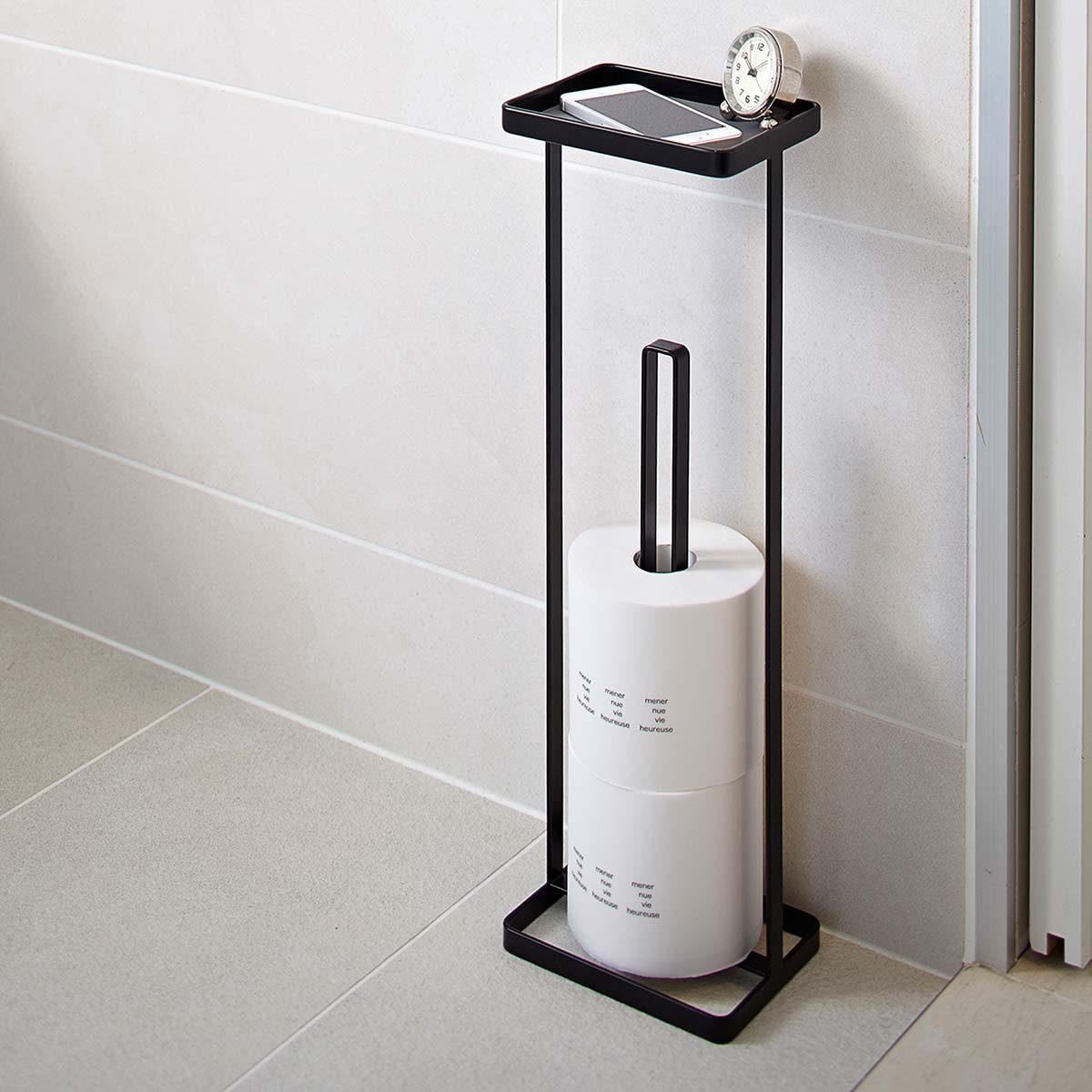 Yamazaki Toiletten-Ersatzrollenhalter Tower Toilettenpapierständer Toilettenpapierhalter mit Ablage, Ablagefläche für Handy, Uhr, Schlüssel, freistehend, Metallgestell