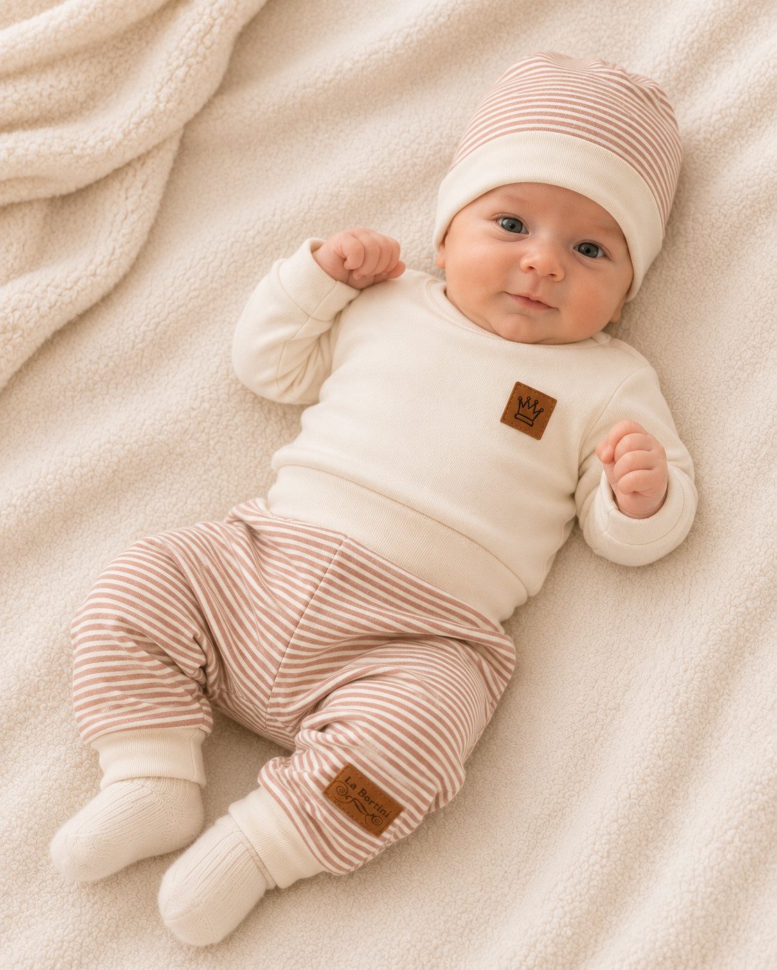 La Bortini Erstausstattungspaket Baby Anzug Langarmshirt Hose Mütze Socken neutral in braun (4-teilig, weich, für Jungen und Mädchen, Erstlingsset für Neugeborene, Shirt, Mitwachshose, Haube, Strümpfe) unisex, gestreift, 44 50 56 62 68 74 80