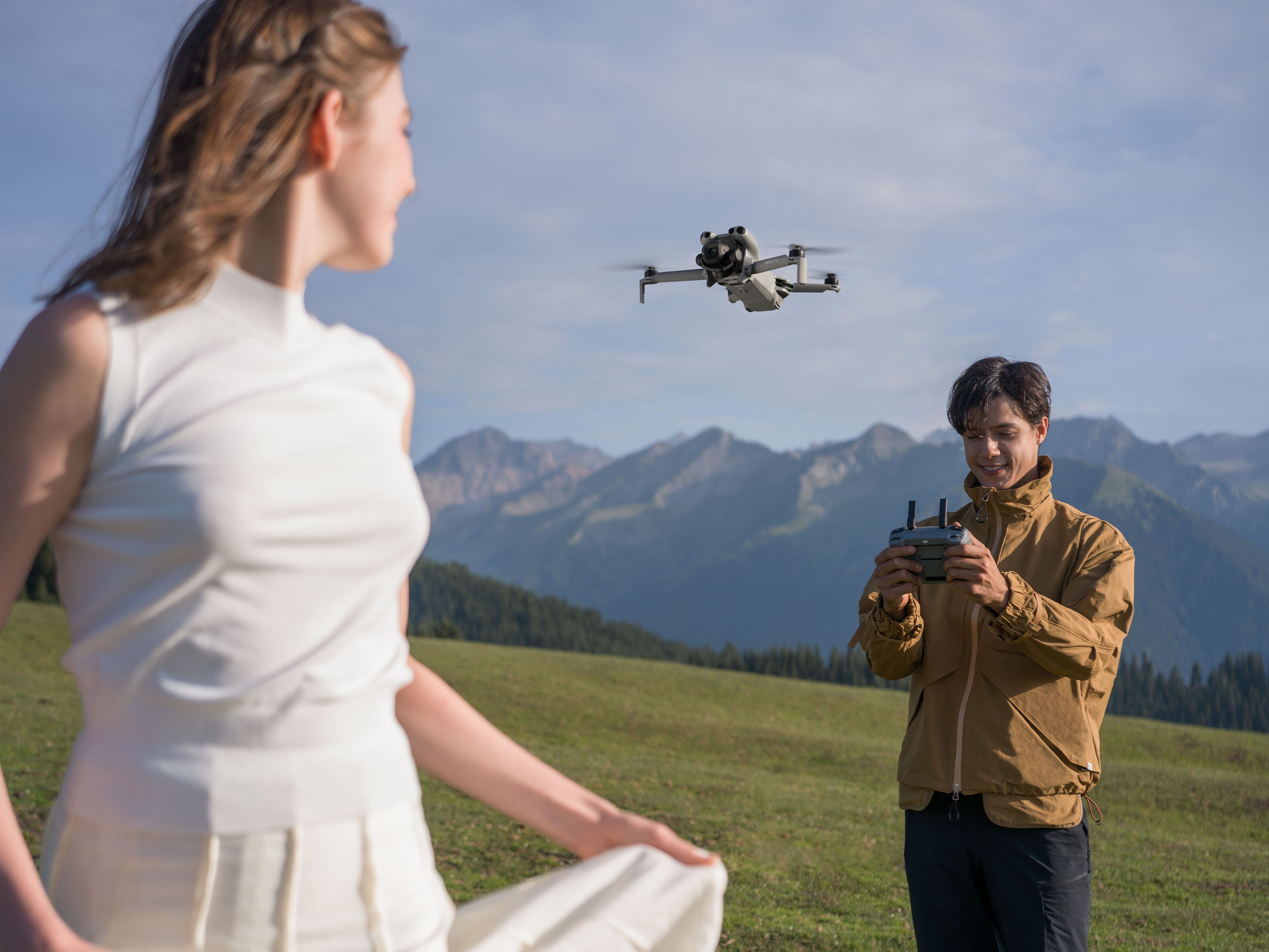 DJI Mini 5 Pro Fly More Combo (DJI RC-N3) Drohne (4K Ultra HD, Set, DJI RC-N3 Fernsteuerung, 3 Akkus, Ladestation, Filterset und Tasche) – Bild 5 von 5