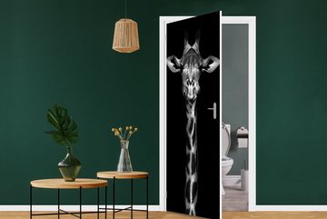 MuchoWow Türtapete Giraffe - Porträt - Tiere - Schwarz - Weiß, Matt, bedruckt, (1 St), Fototapete für Tür, Türaufkleber, 75x205 cm