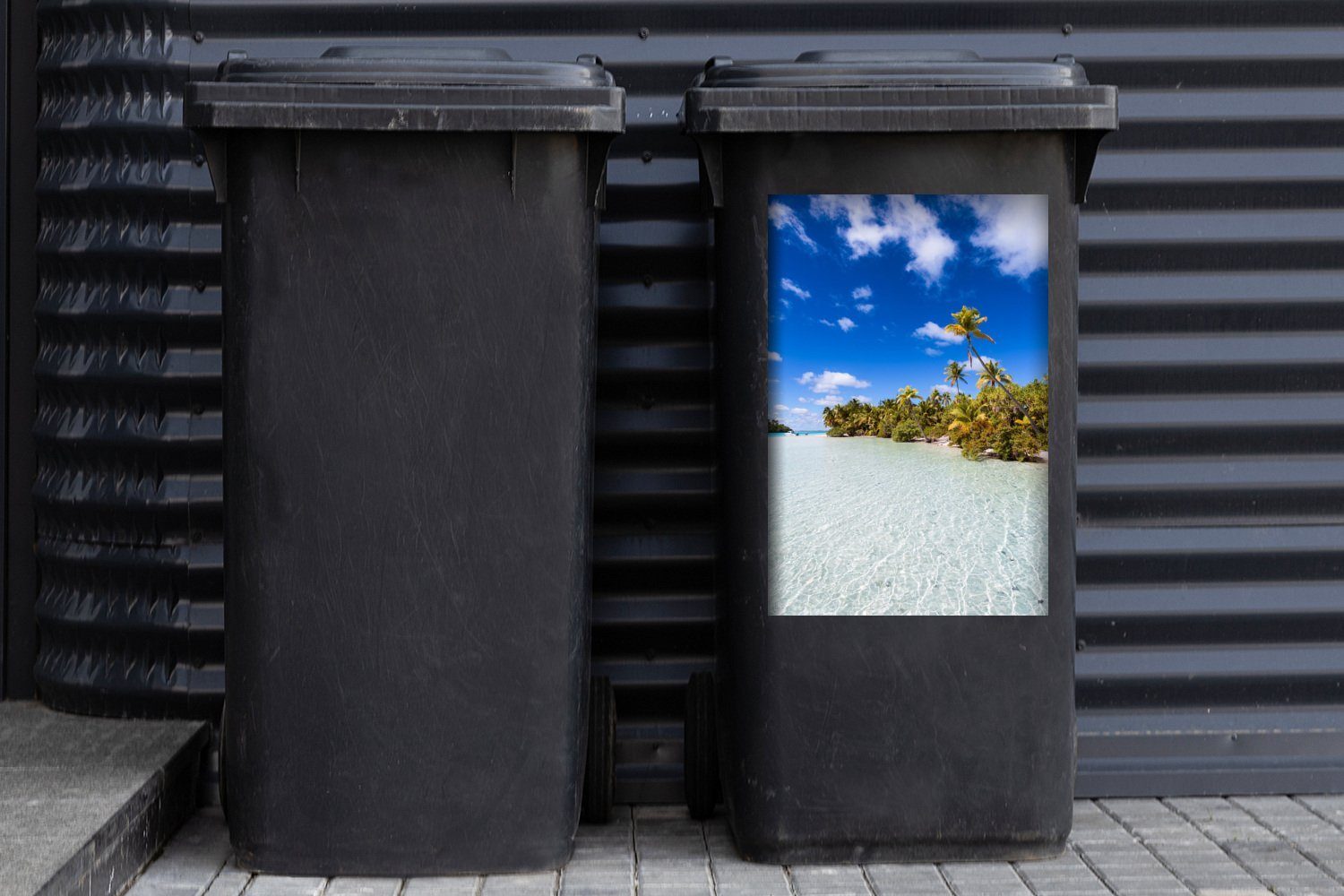 MuchoWow Wandsticker Der Strand von Palmen One Mülleimer-aufkleber, Foot Sticker, Mülltonne, (1 Abfalbehälter Container, St), Island mit vielen