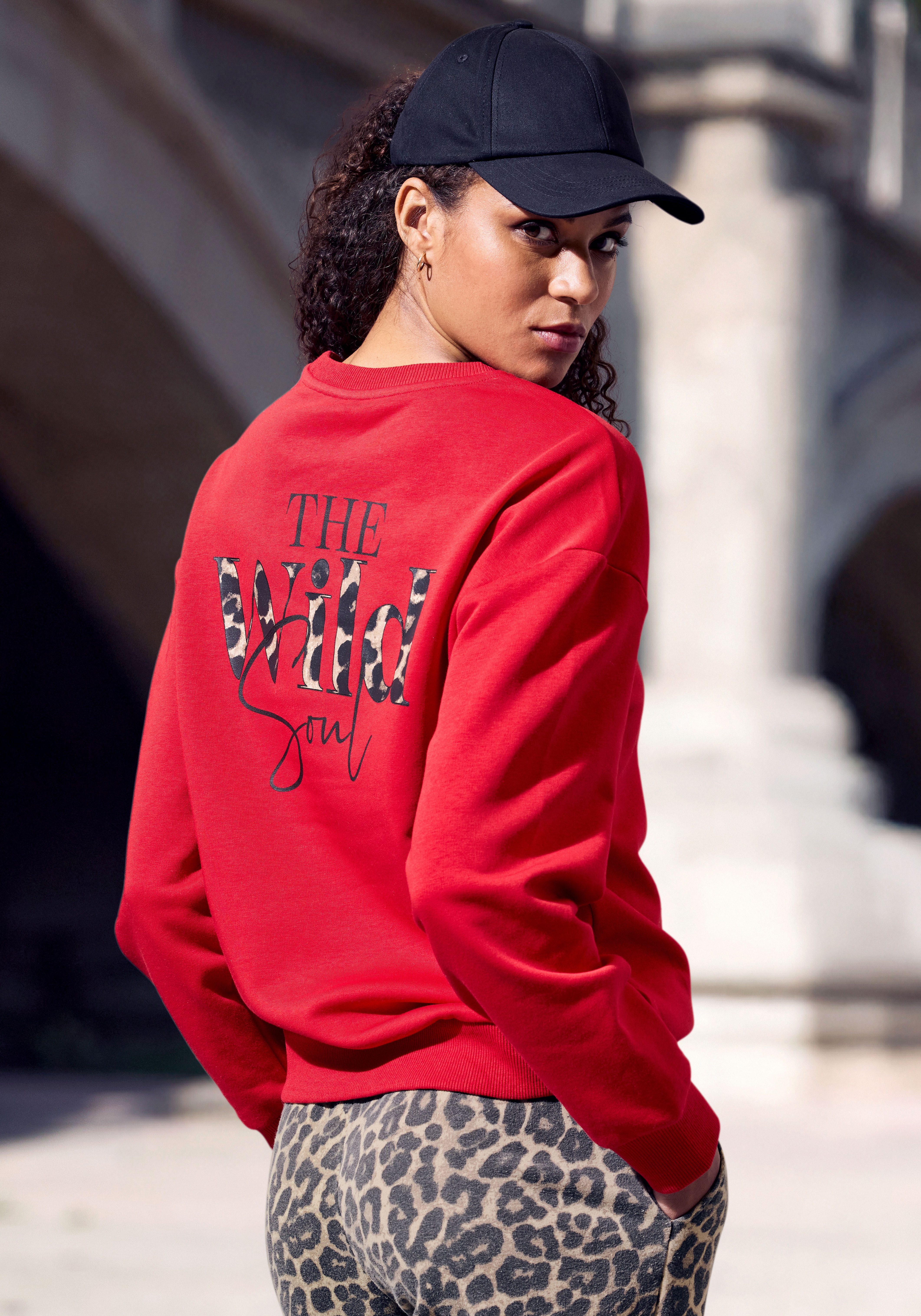 Buffalo Sweatshirt Loungesweater mit tollen Druck auf dem Rücken, Home- und Loungewear