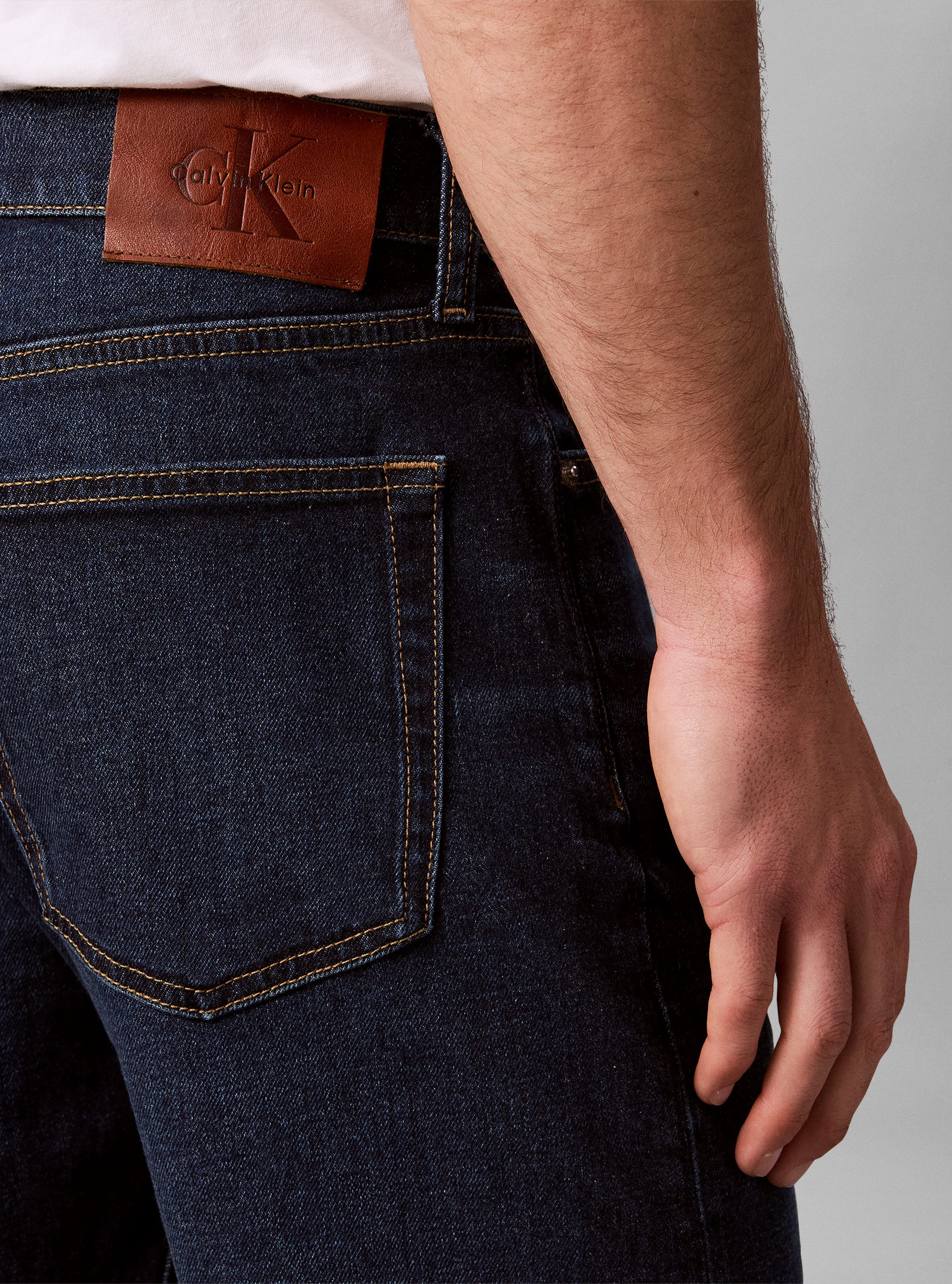 Calvin Klein Jeans Tapered-fit-Jeans CLASSIC TAPER Regular fit mit praktischen Taschen
