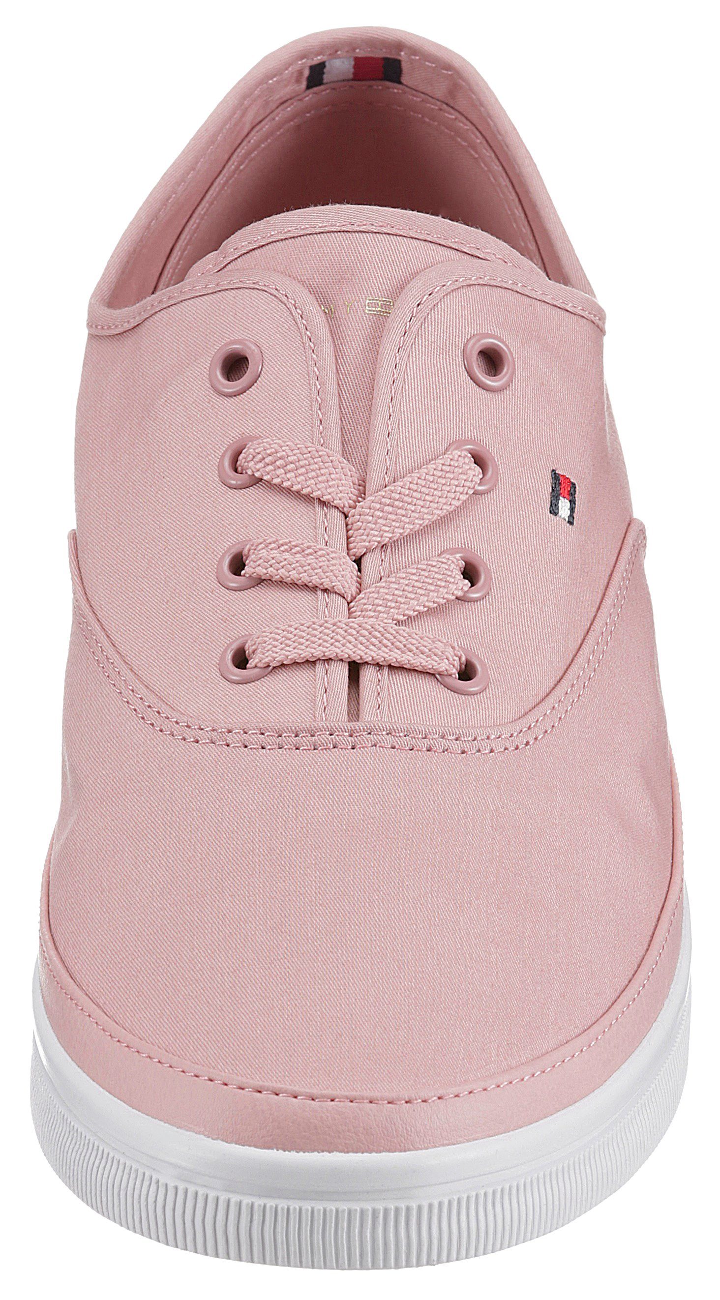 KESHA Hilfiger SNEAKER E-Weite gestickter Sneaker Tommy LACE mit ESSENTIAL rosa Logoflagge,