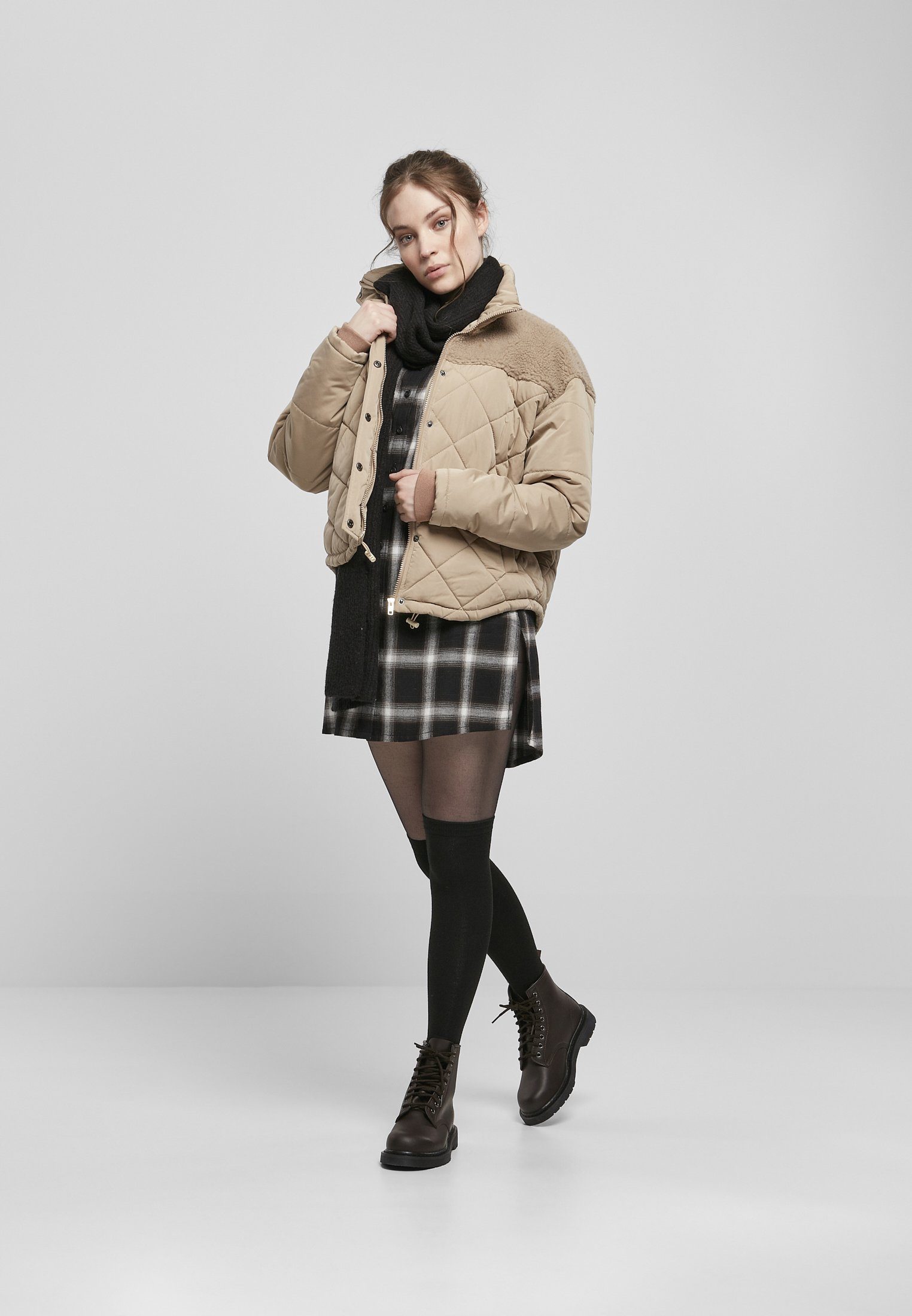 URBAN Quilt Puffer Jacket (1-St) CLASSICS Damen Diamond Oversized Winterjacke softtaupe Ladies