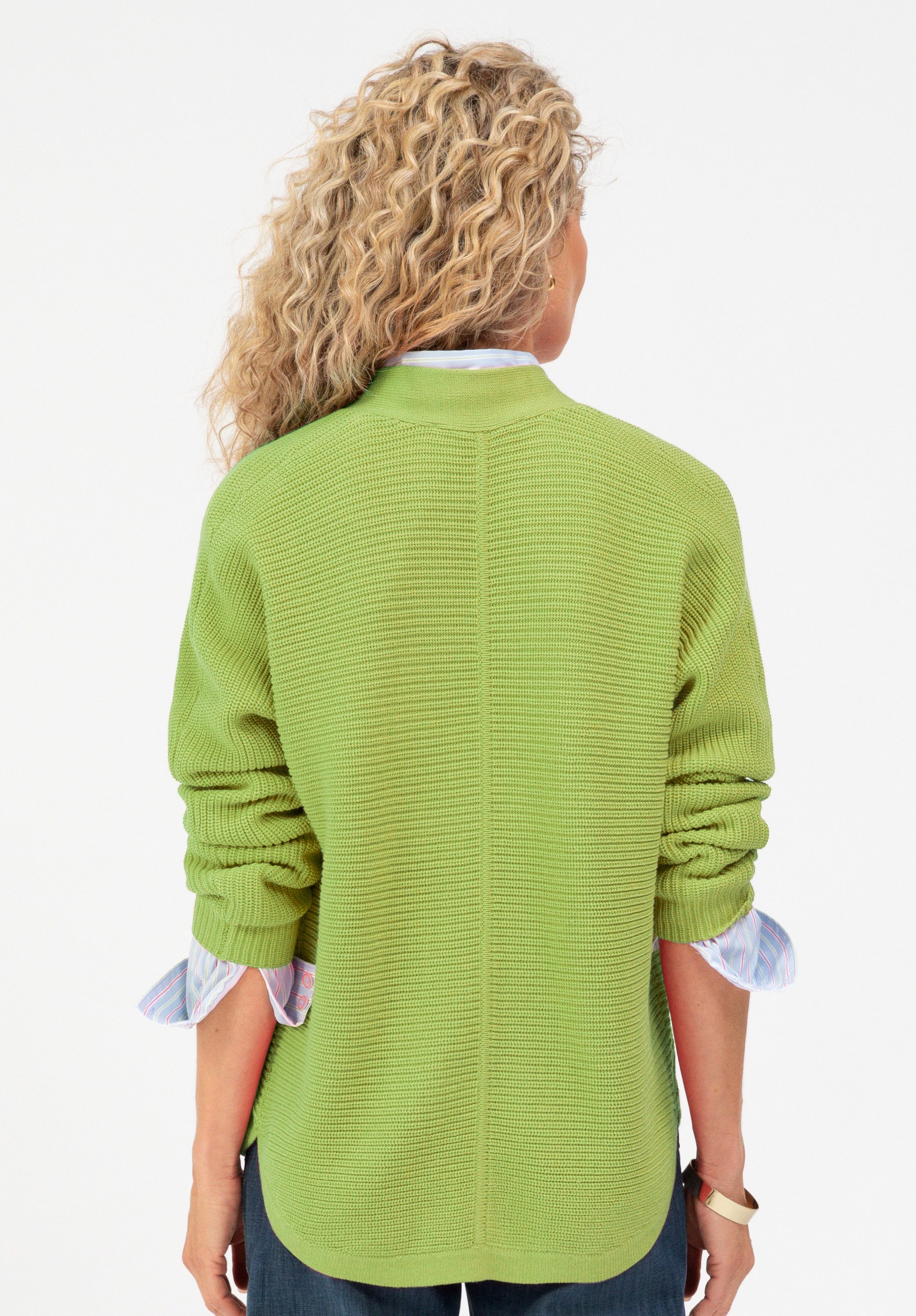 bianca Strickjacke OTIS in quer gestricktem Feinpatent, mit langem V-Neck