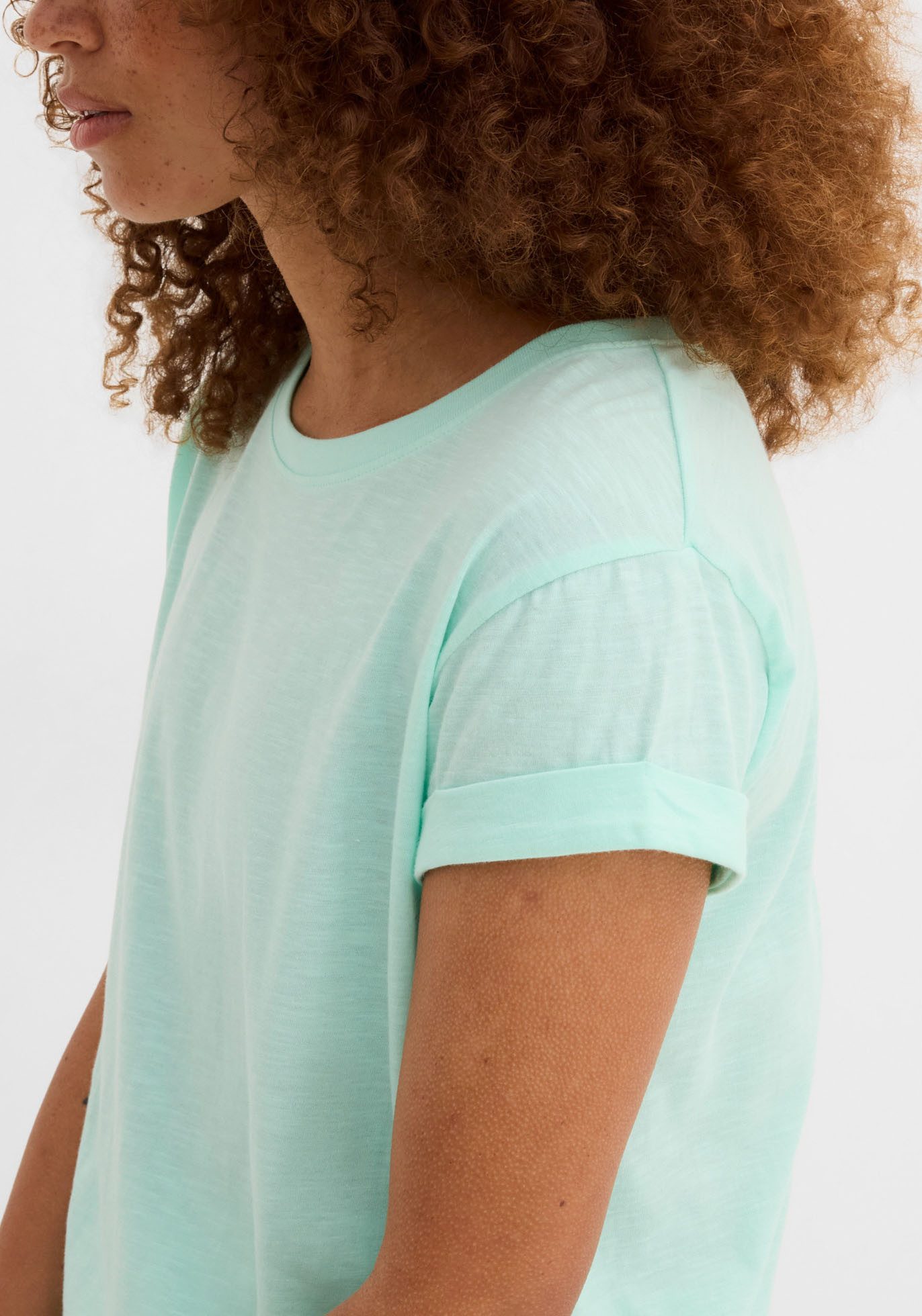 bonprix T-Shirt (1-tlg) lockere, figurumspielende Passform, Kurzarm, Rundhalsausschnitt