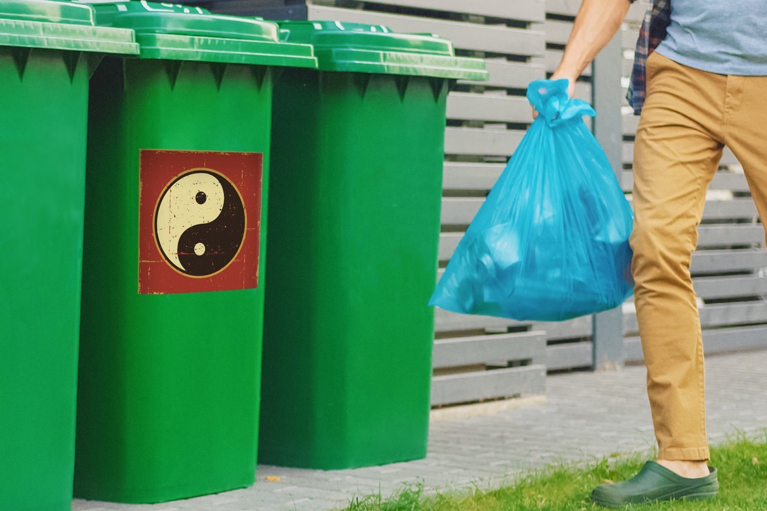 MuchoWow Wandsticker Eine Illustration von (1 Abfalbehälter auf roten Mülleimer-aufkleber, und Mülltonne, Container, einem Sticker, St), Yang Yin Hintergrund