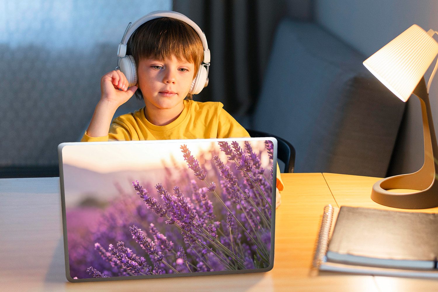 MuchoWow Laptop-Aufkleber Lavendel - Lila - Sonnenlicht, (1tlg), Laptop Folien Cover, Aufkleber, Sticker, Schutz vor Kratzern, 30x21 cm