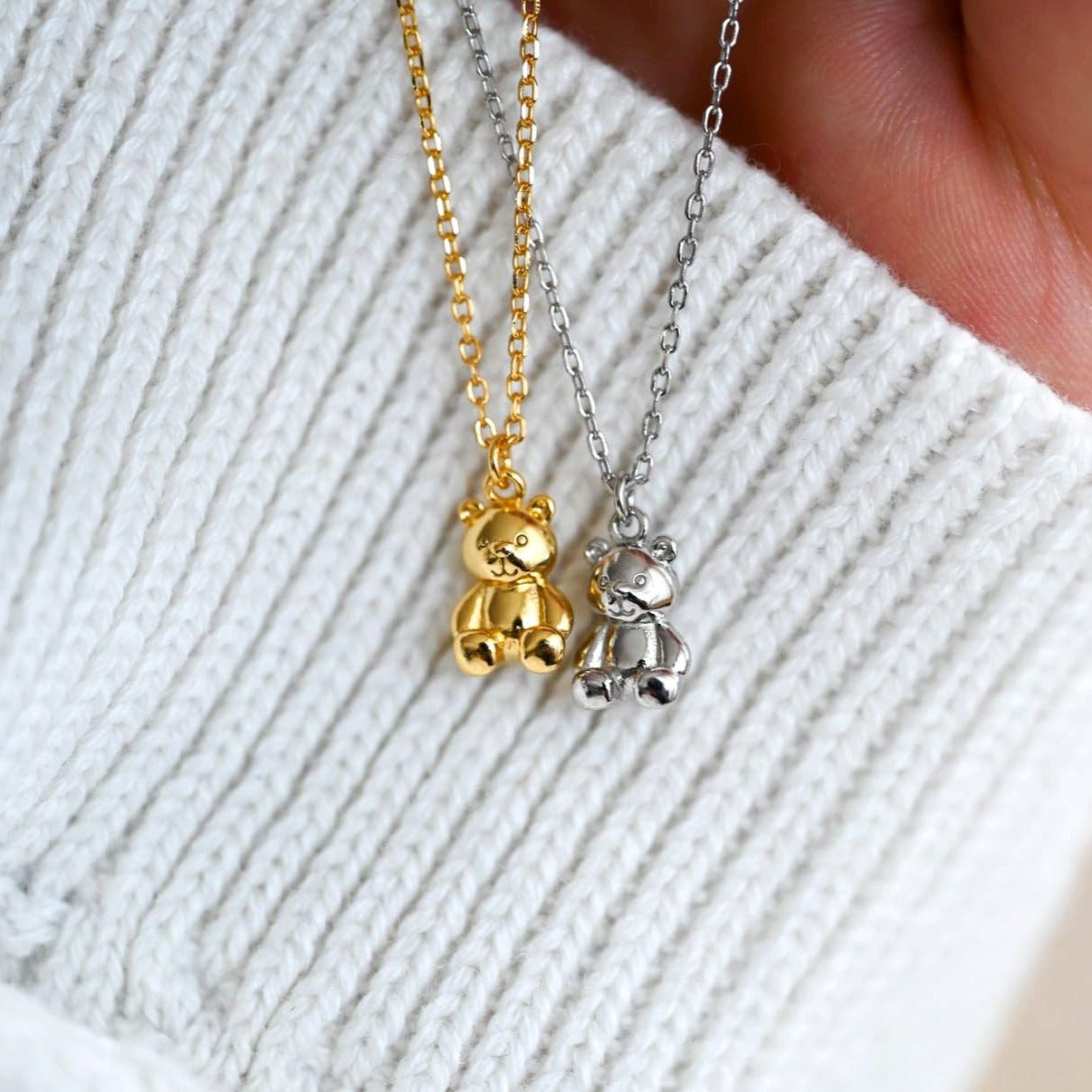 Runde Perlé Kette mit Anhänger Mini Teddybär, minimalistische Halskette, 92 günstig online kaufen