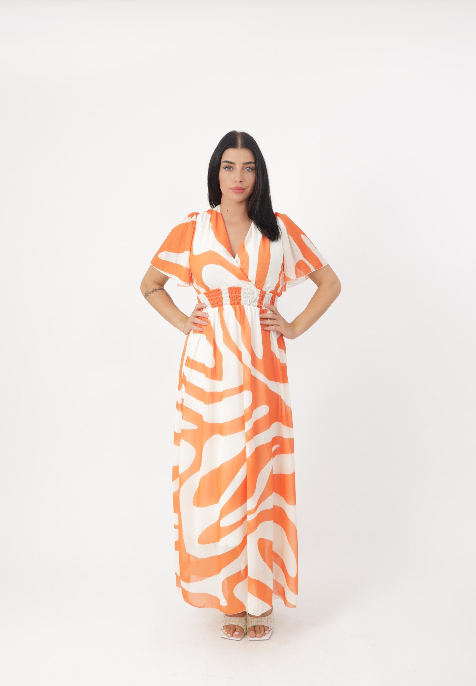 Elara Maxikleid — Sommerkleid Wickeloptik mit grafischem Muster und Smoktaille