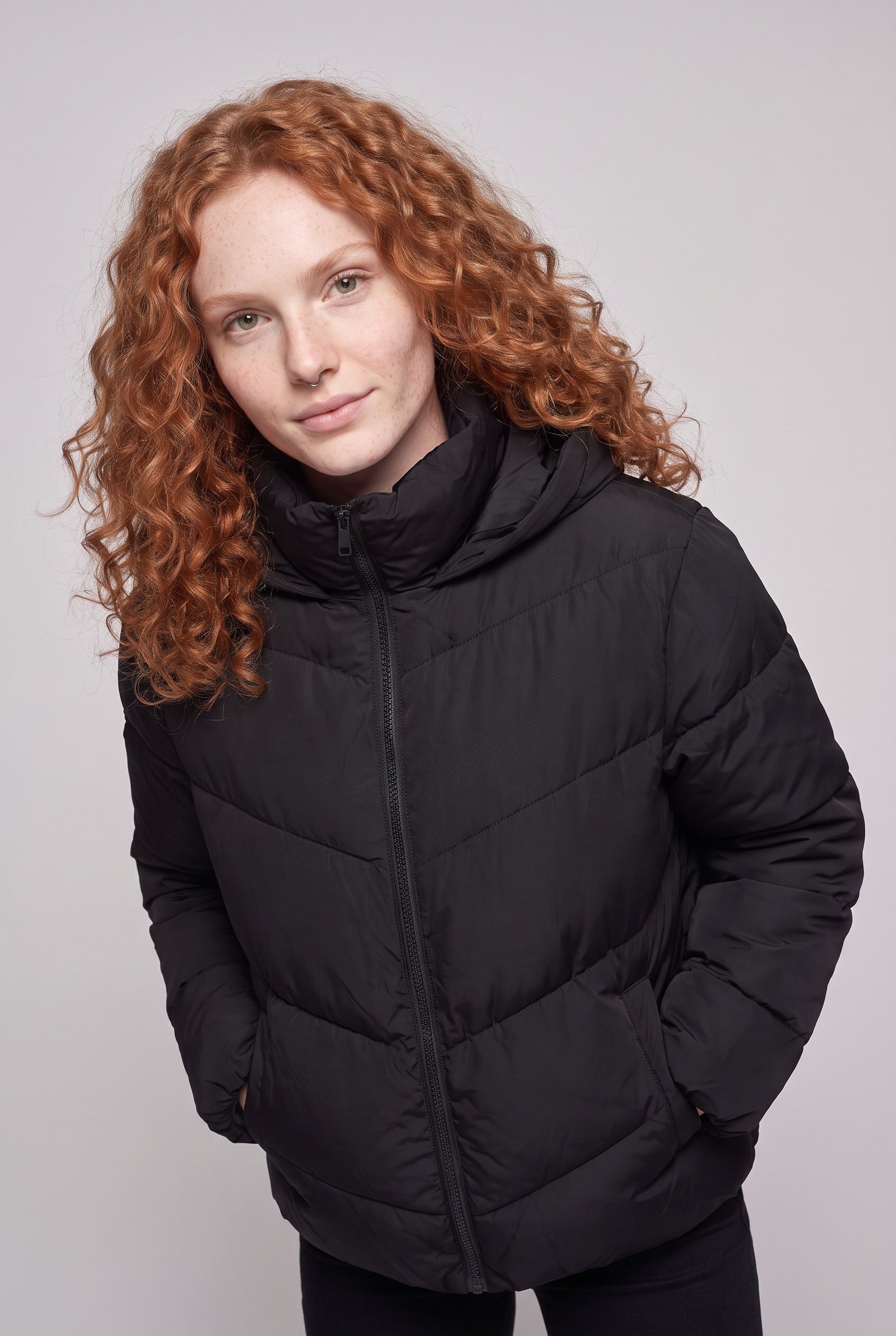 ONLY CARMAKOMA Steppjacke CARCLAIR SHORT PUFFER OTW Kunstfaser, normal geschnitten – Bild 4 von 5