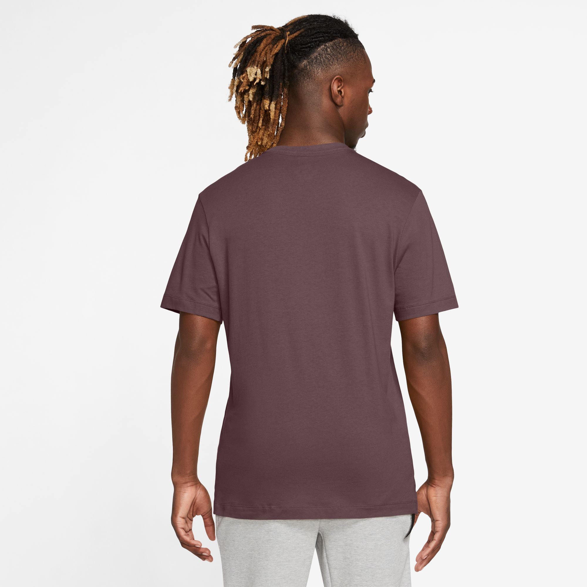 Nike Sportswear T-Shirt M NSW CLUB TEE mit Logostickerei auf der Brust, aus Jersey-Material, Regular Fit