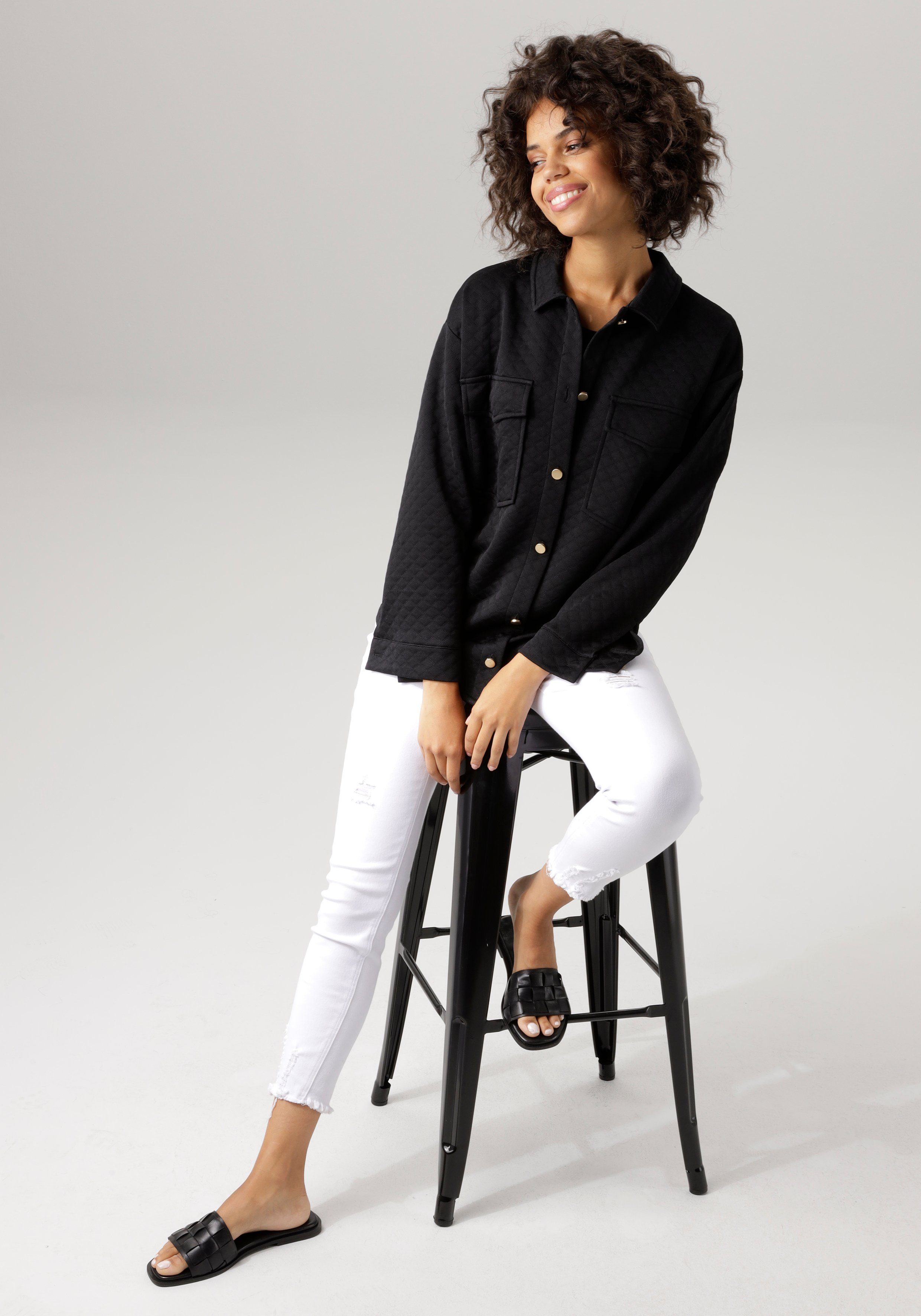 Aniston CASUAL Hemdjacke mit trendiger Stepp-Optik schwarz