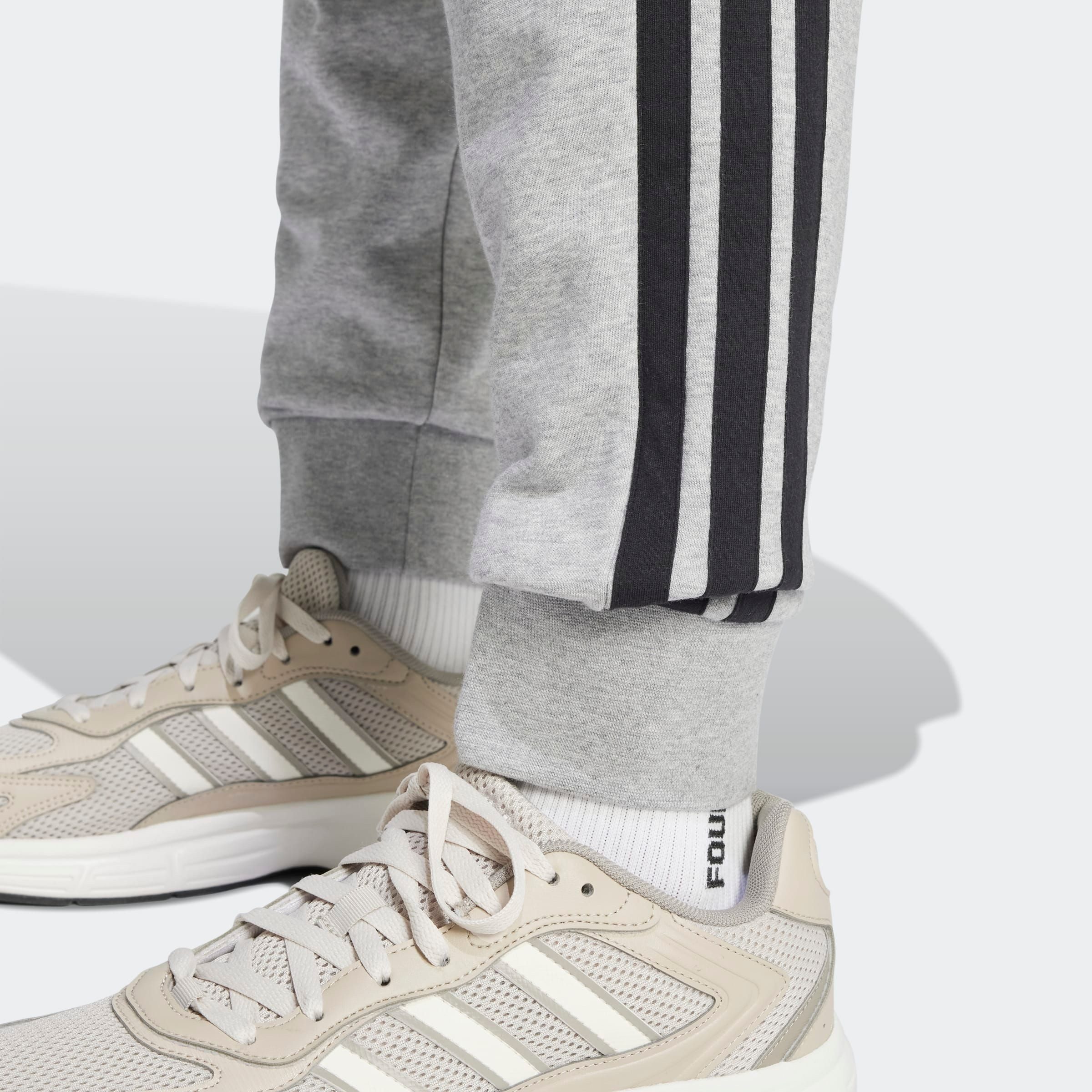 adidas Sportswear Sporthose ESSENTIALS 3-STREIFEN FRENCH TERRY schmal zulaufende Beinform, für sportliche Aktivitäten