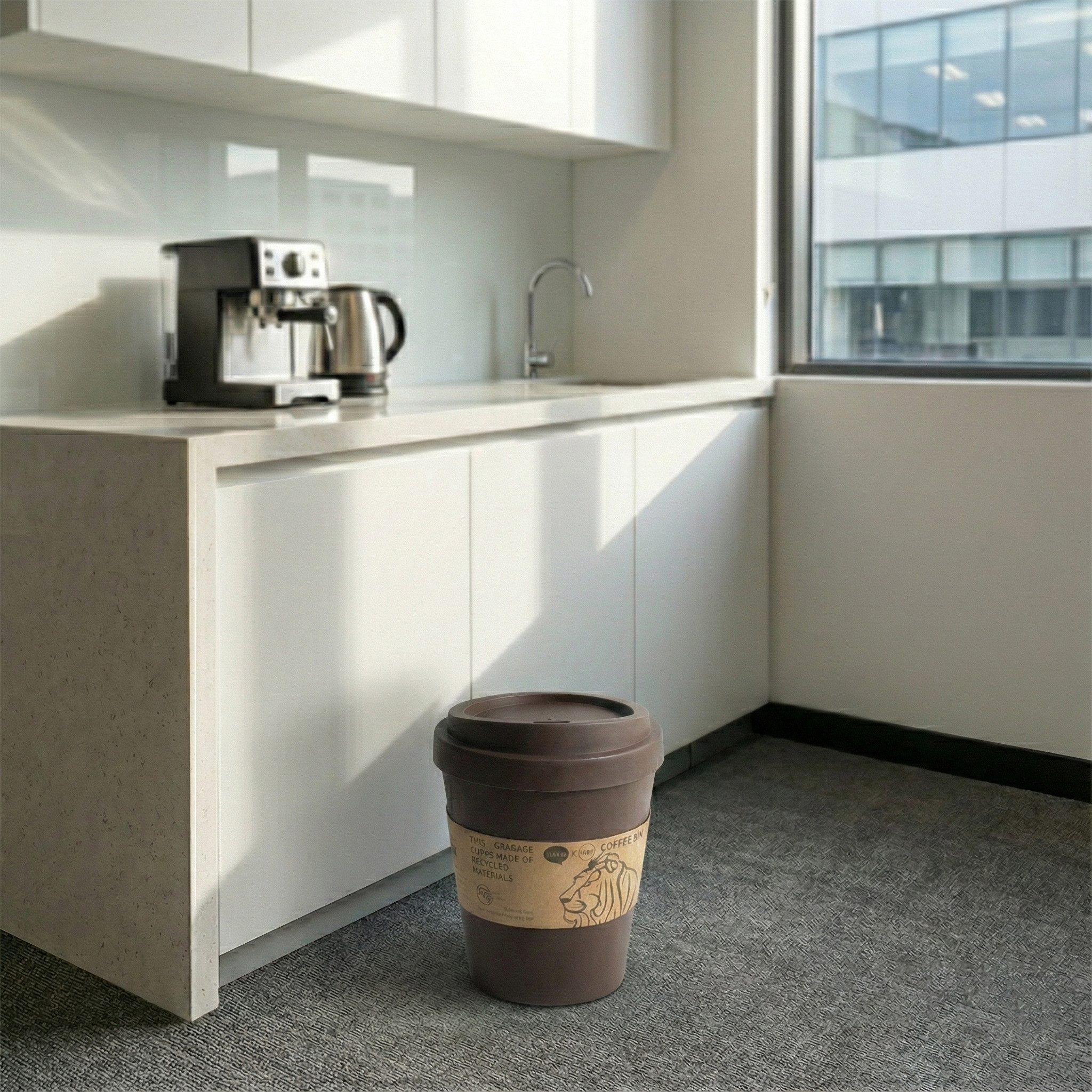 Sinoba Papierkorb XXL Kaffeebecher Coffeecup, Abfalleimer Mülleimer mit abnehmbaren Schwingdeckel 11 Liter – Bild 5 von 5