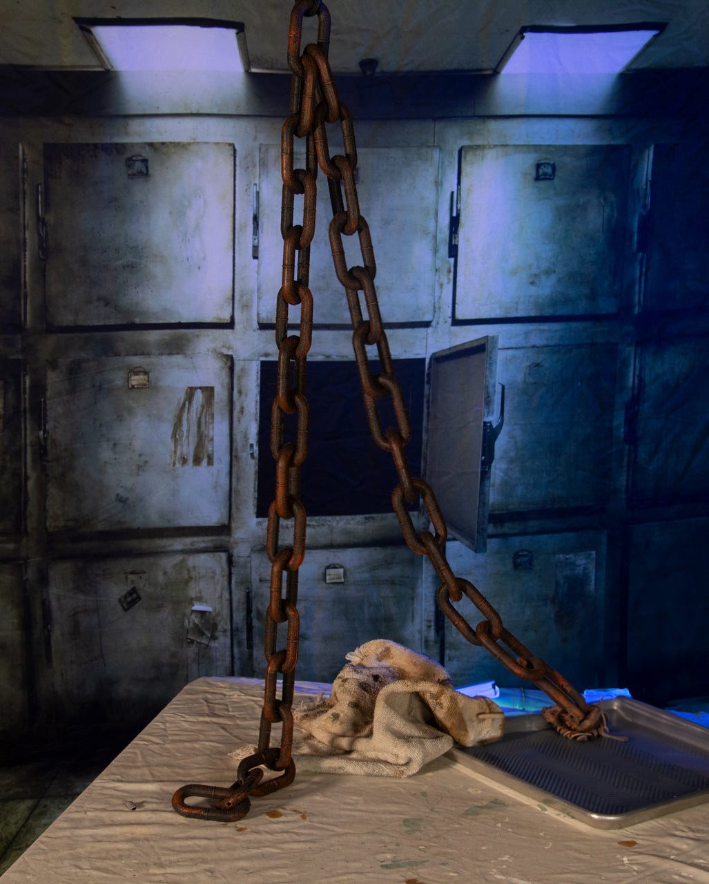 Horror-Shop Dekoobjekt Rostbraune "Eisenkette" mit großen Kette – Bild 4 von 4
