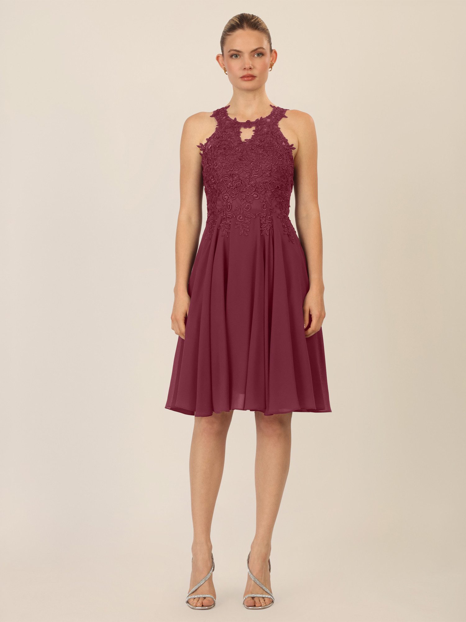 Apart Cocktailkleid mit Cut-Out-Rücken