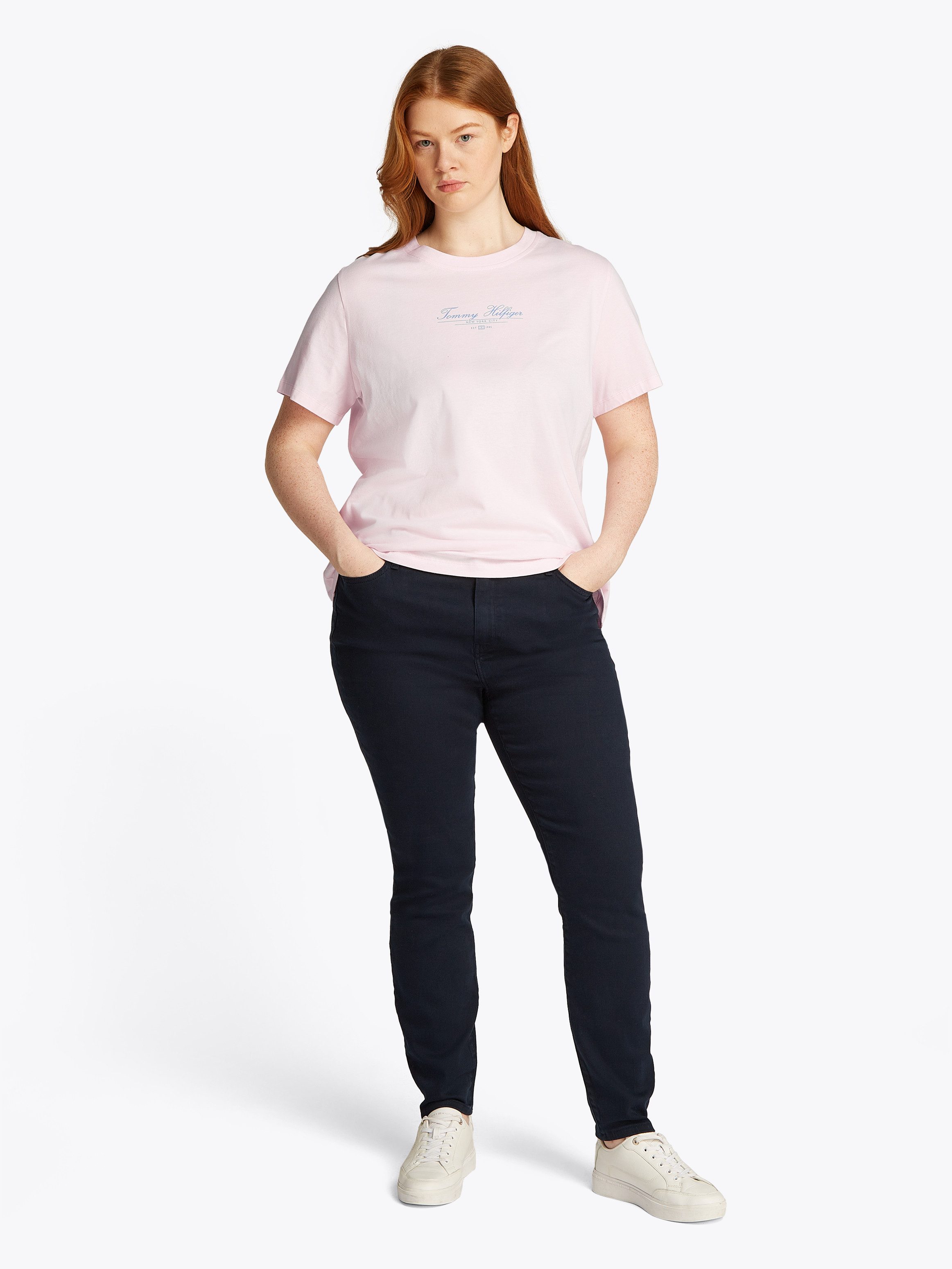 Tommy Hilfiger Curve Rundhalsshirt CRV REG SCRIPT C-NK TEE SS in Großen Größen, Logoschriftzug