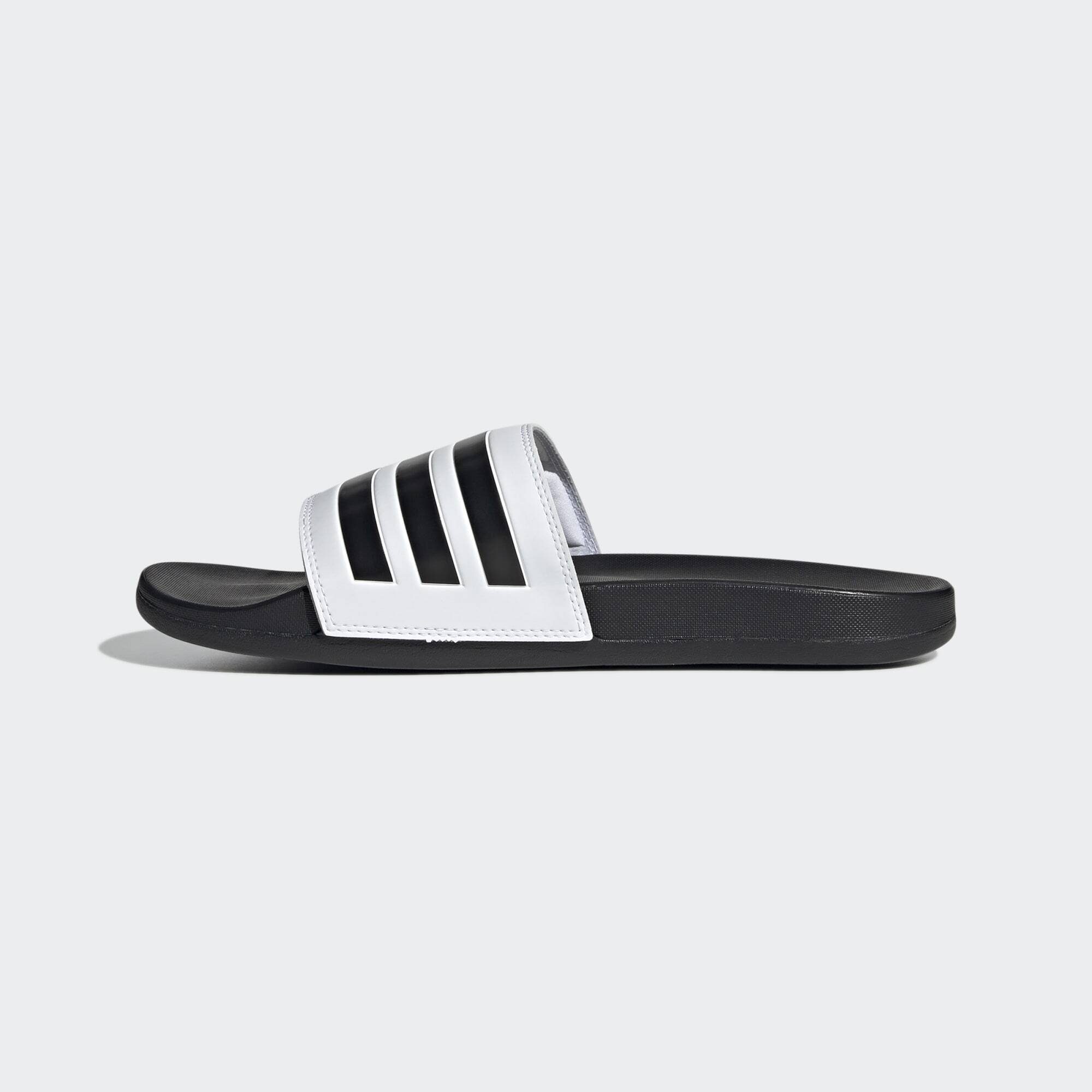 adidas Sportswear COMFORT ADILETTE Core Black Core White Cloud / Black / Badesandale