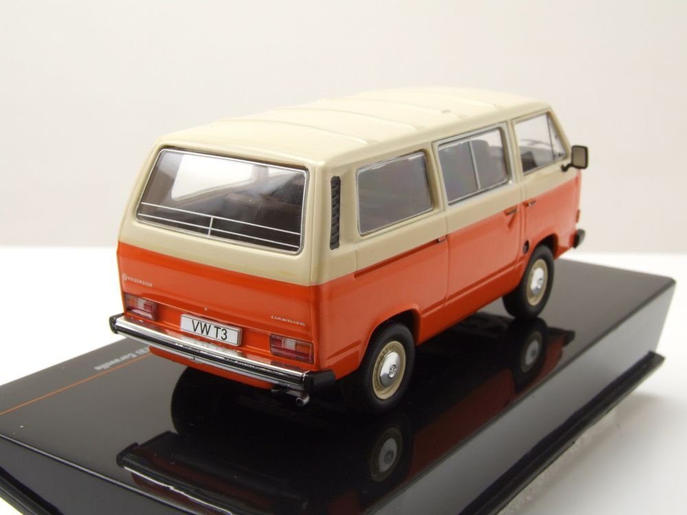 Produktbild von Altaya Ixo 1962 Ford Anglia Grün/weiß Modellauto 1/43 In Vitrine