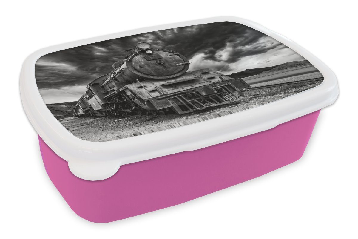 MuchoWow Lunchbox Schwarz-Weiß-Foto einer Dampfeisenbahn im asiatischen Jordanien, Kunststoff, (2-tlg), Brotbox für Erwachsene, Brotdose Kinder, Snackbox, Mädchen, Kunststoff rosa