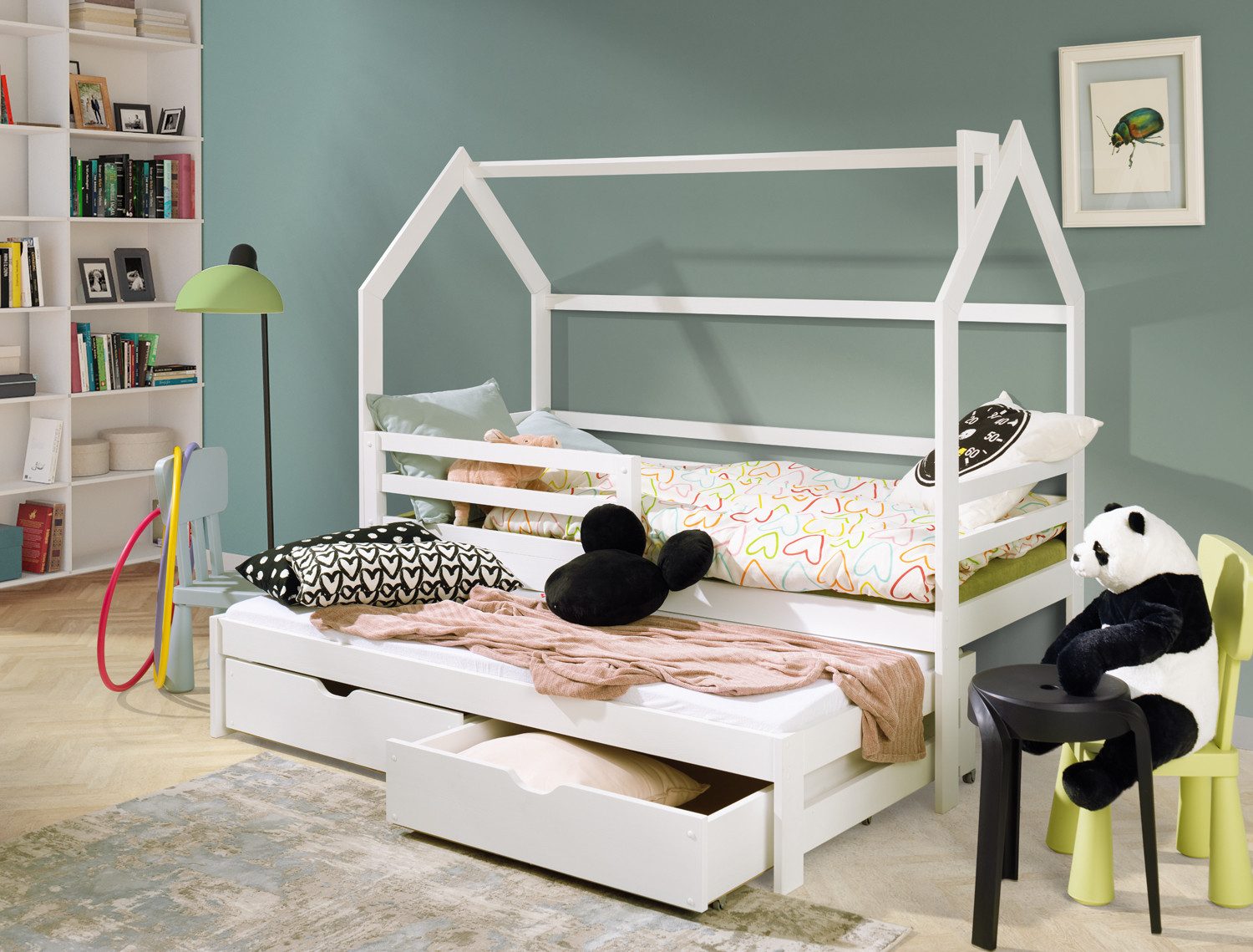 thematys Hausbett mit Ausziehbett und zwei Schubladen in weiß (80x180cm, mit Rausfallschutz für Jungen und Mädchen, Kinderzimmer-Bett), aus massiv Kieferholz